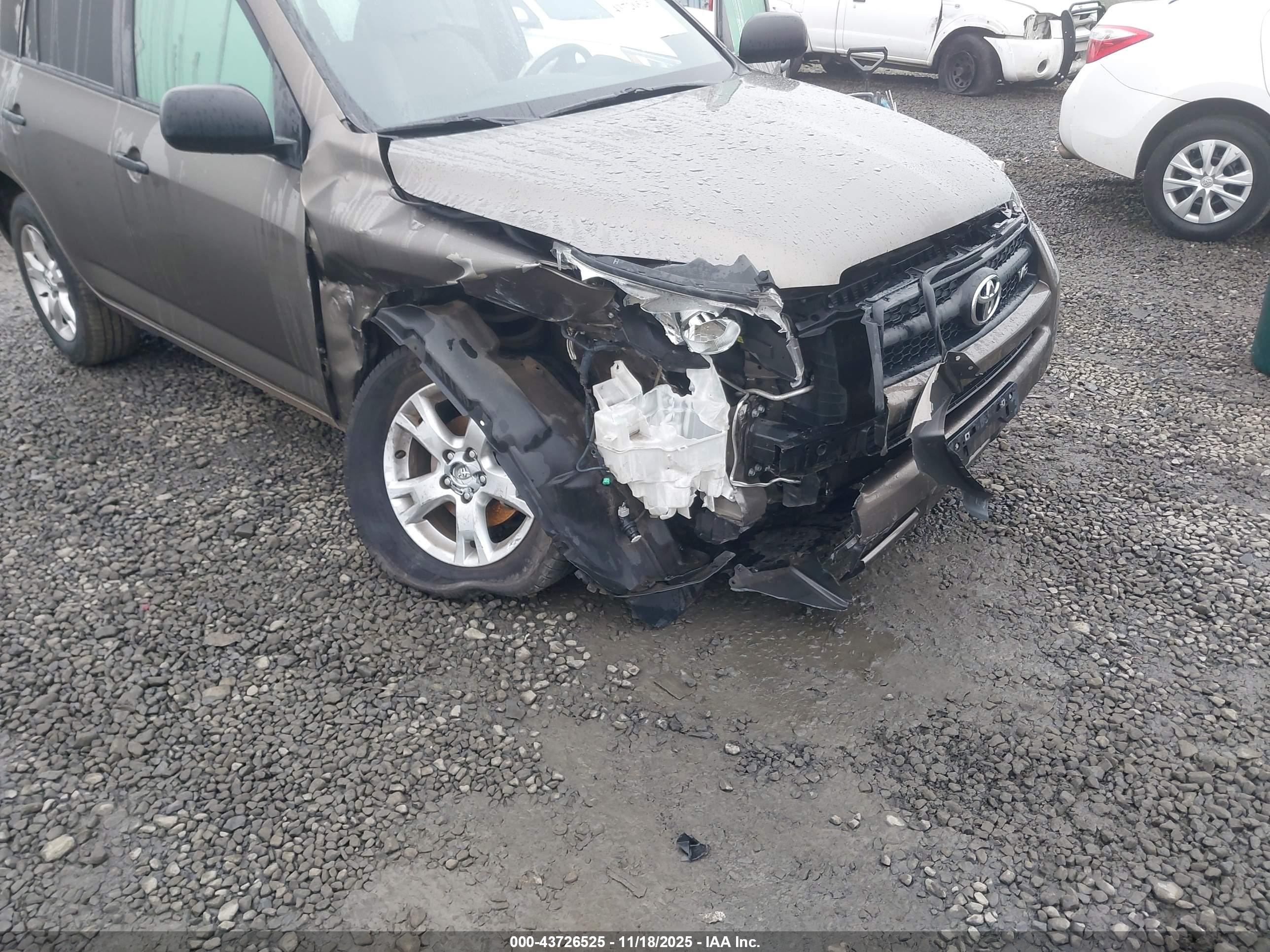 TOYOTA RAV4 image 6