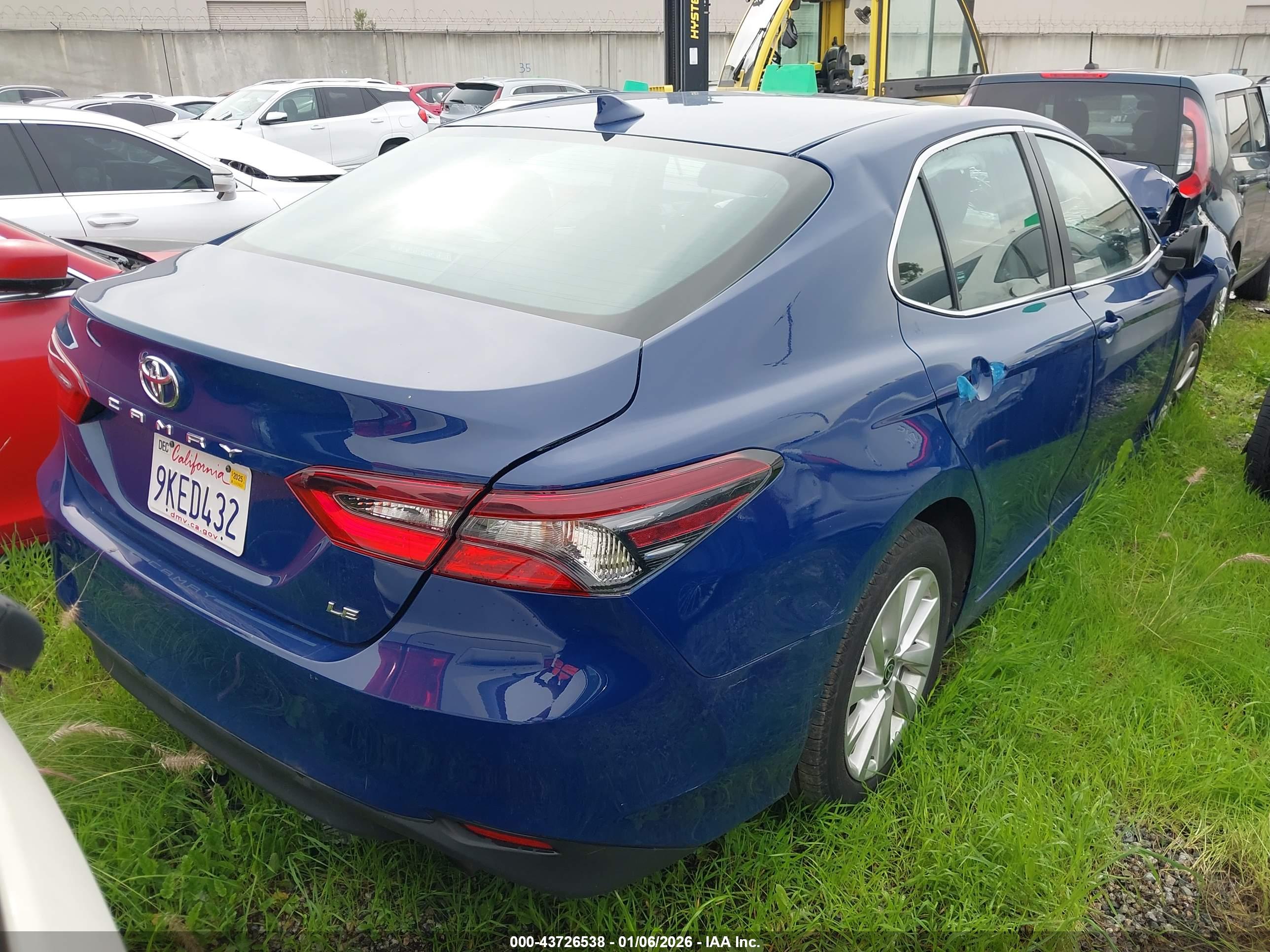 TOYOTA CAMRY image 4
