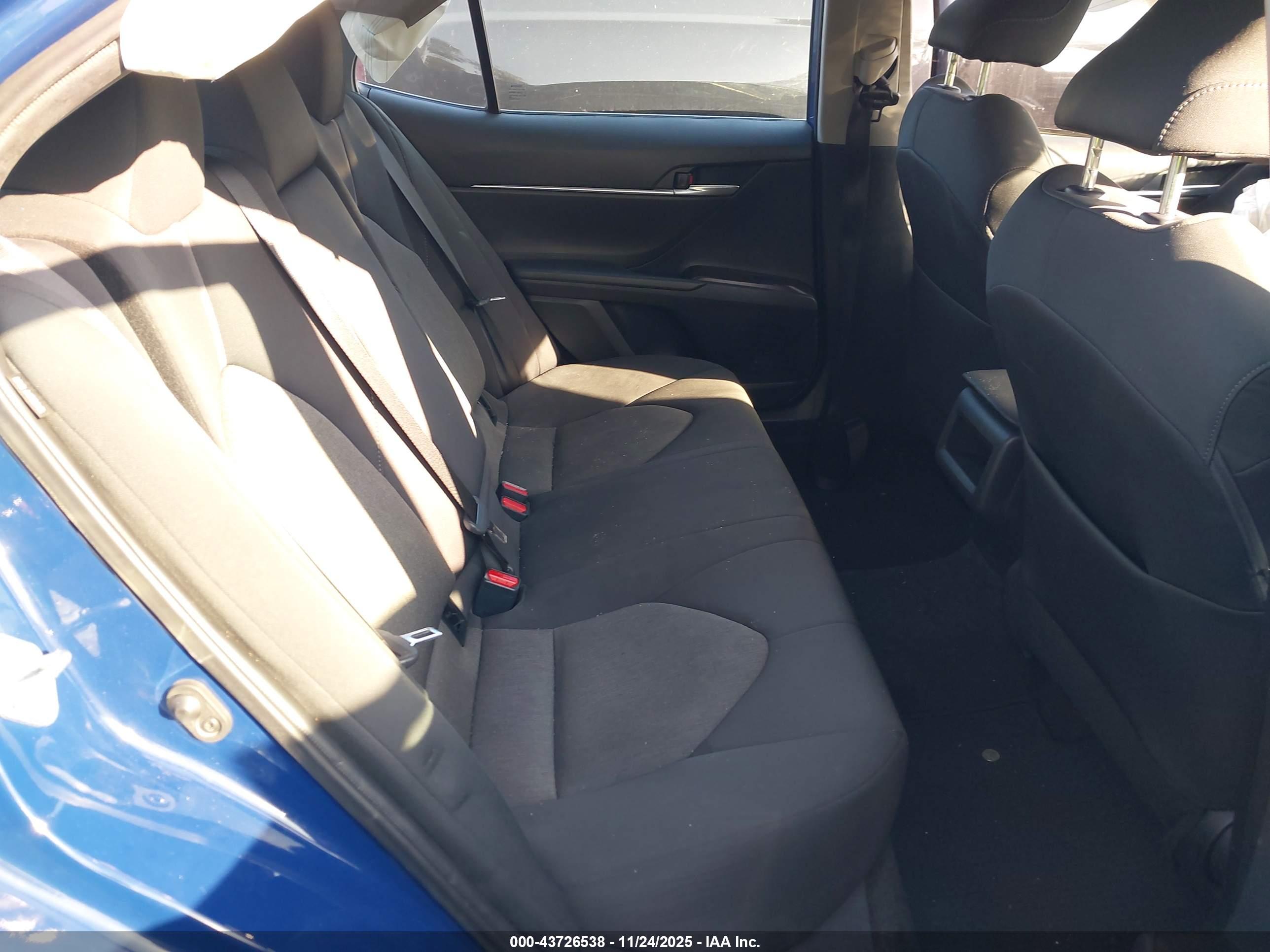 TOYOTA CAMRY image 8