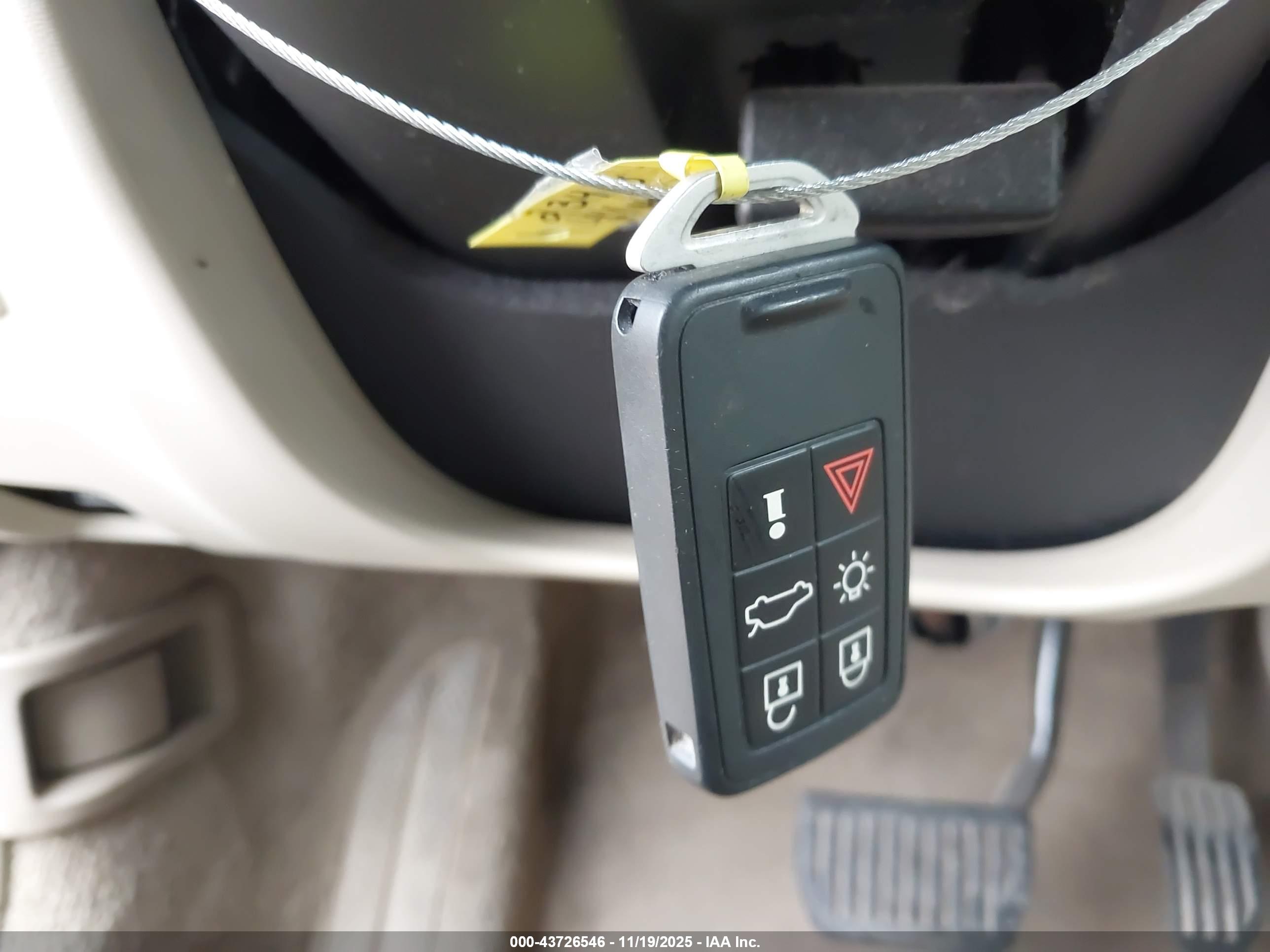 VOLVO XC60 image 11
