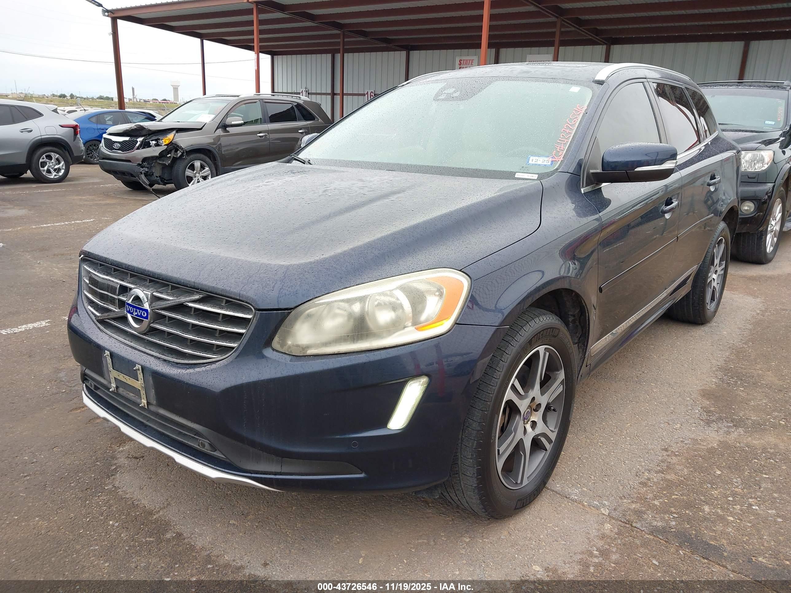 VOLVO XC60 image 2