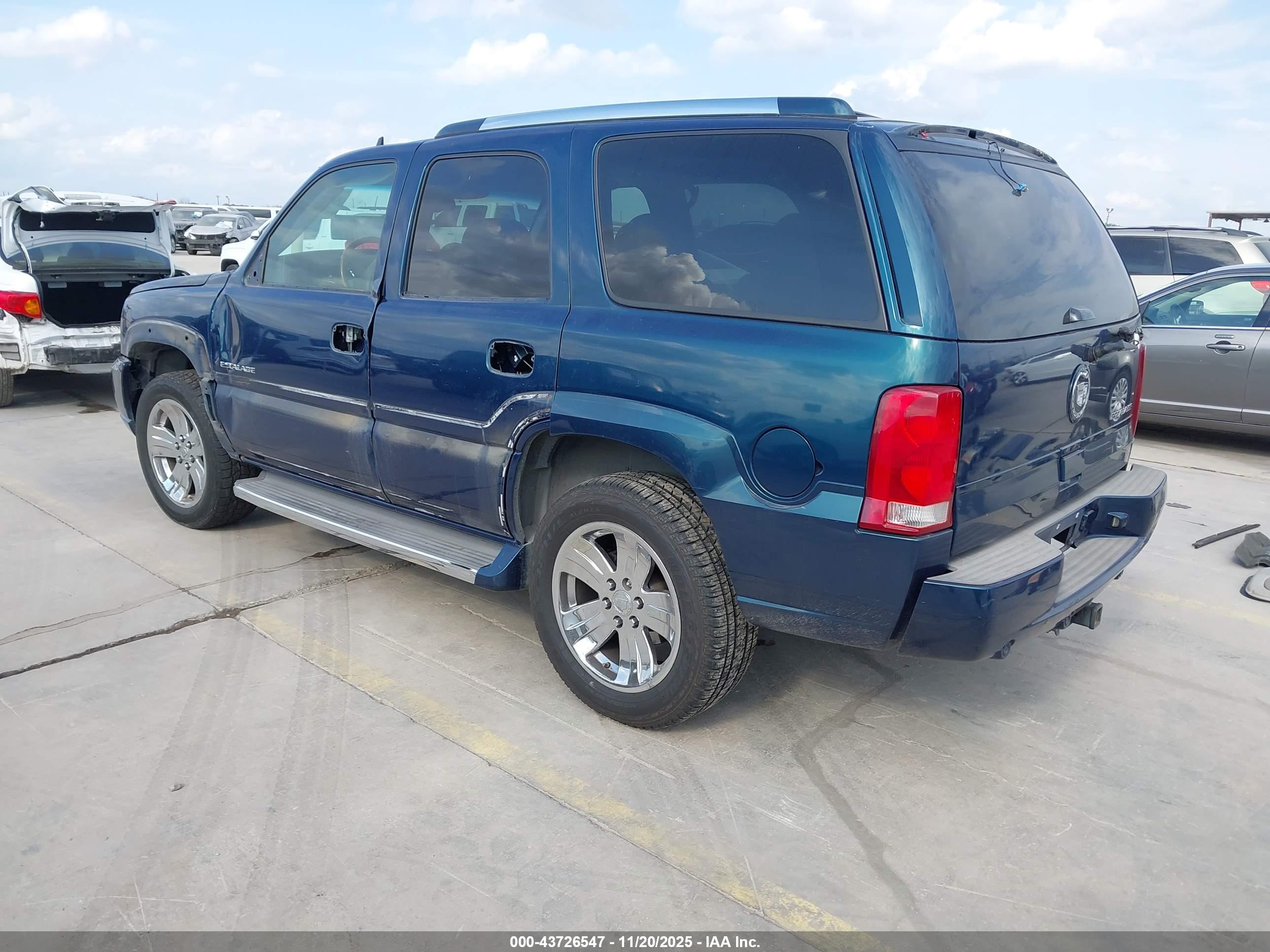 CADILLAC ESCALADE image 3