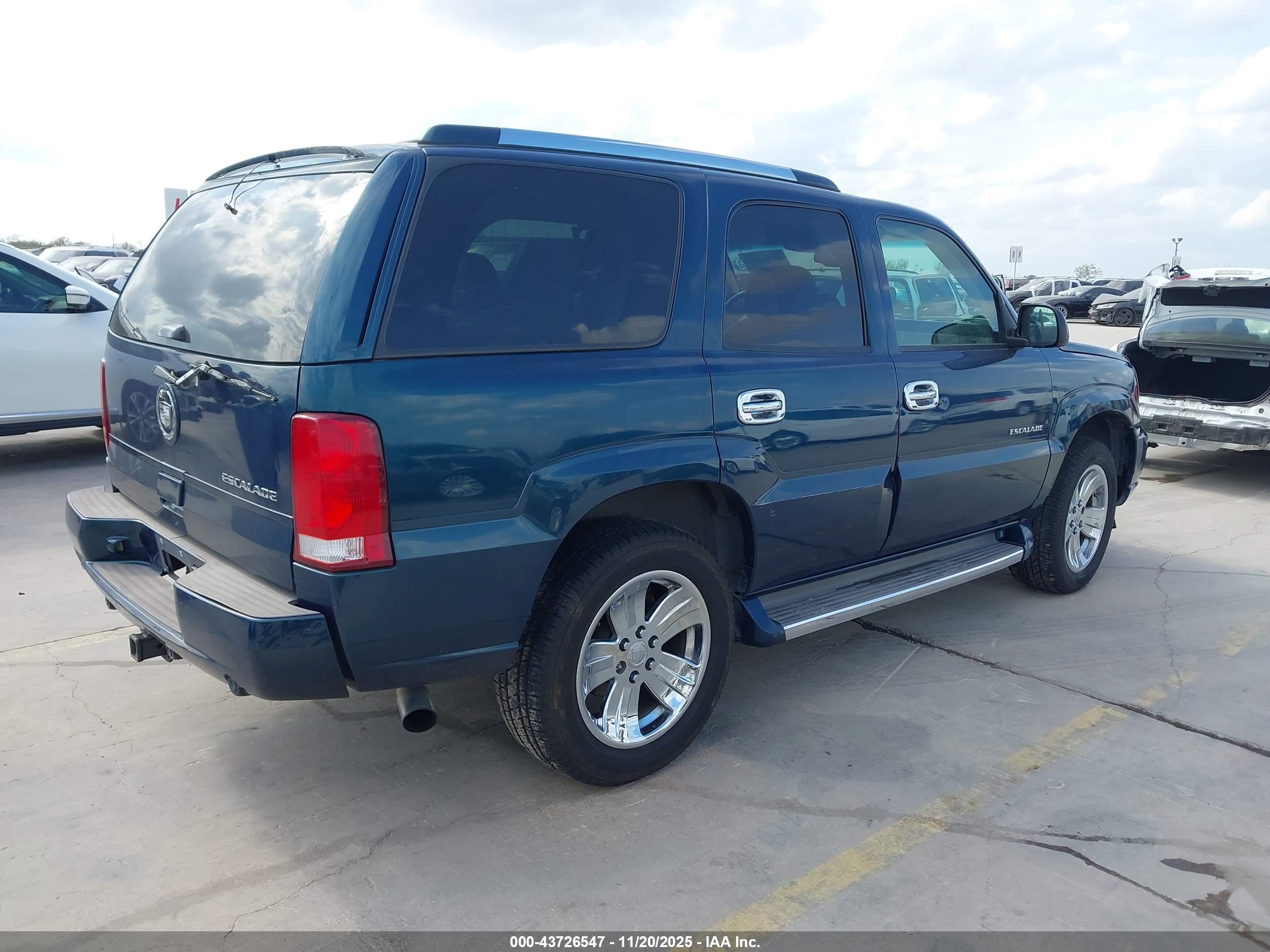 CADILLAC ESCALADE image 4