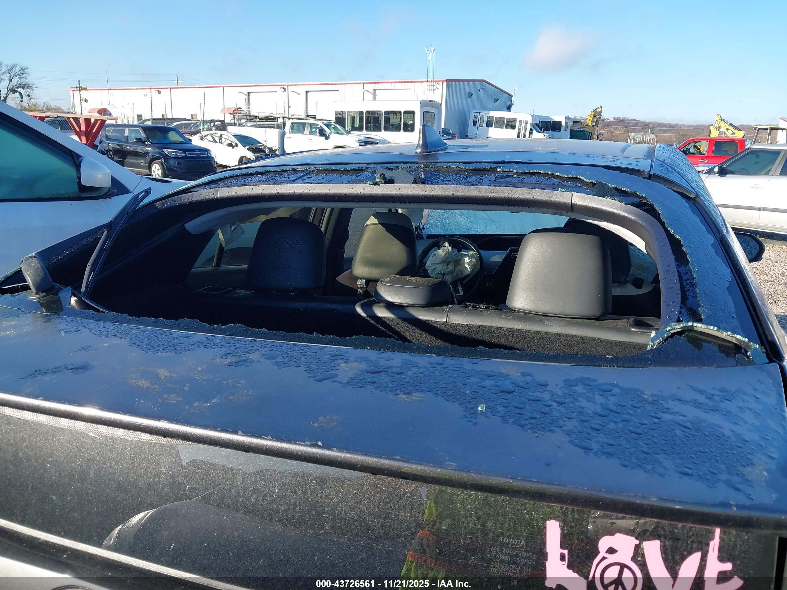 TOYOTA PRIUS image 6