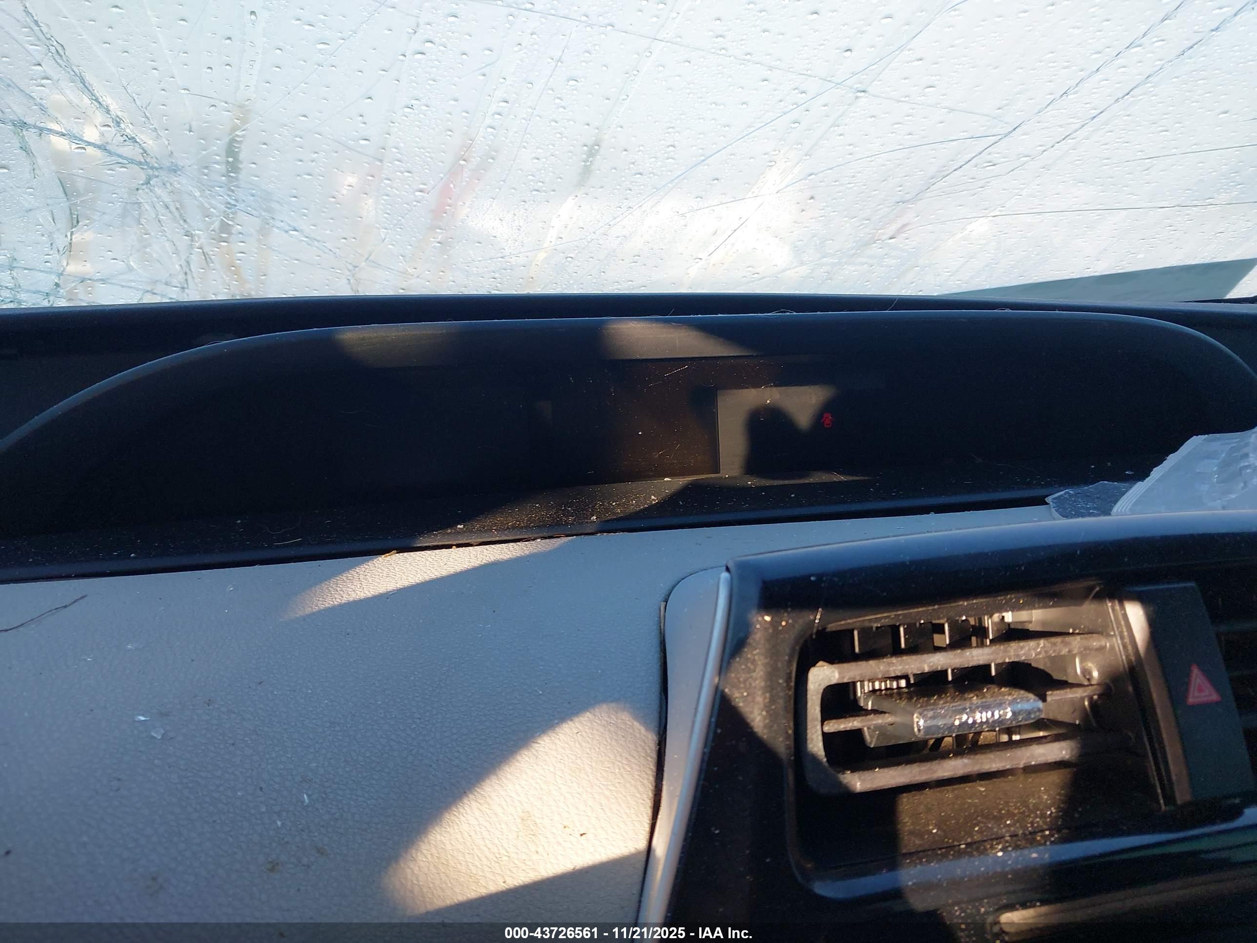 TOYOTA PRIUS image 7