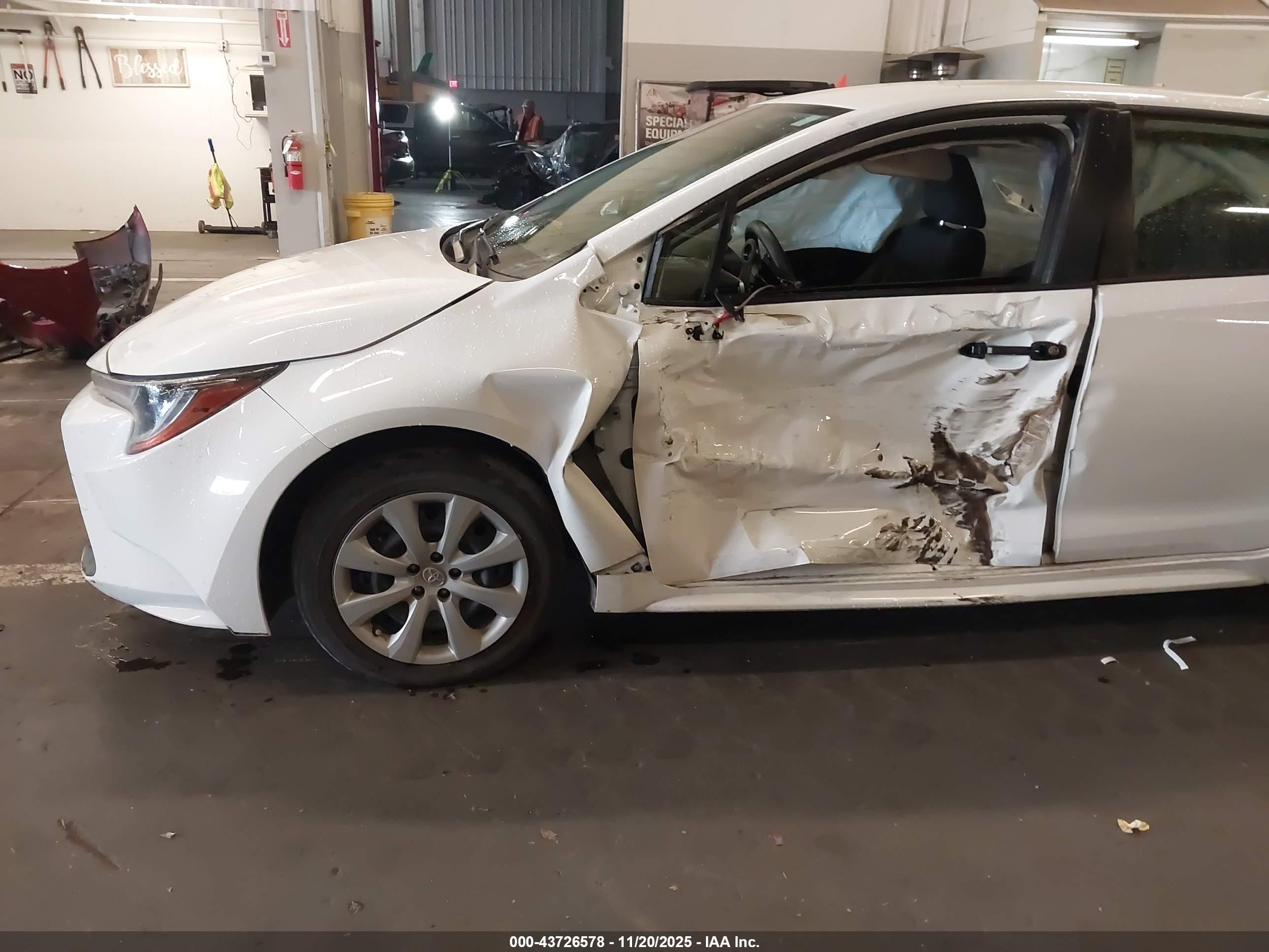 TOYOTA COROLLA image 6