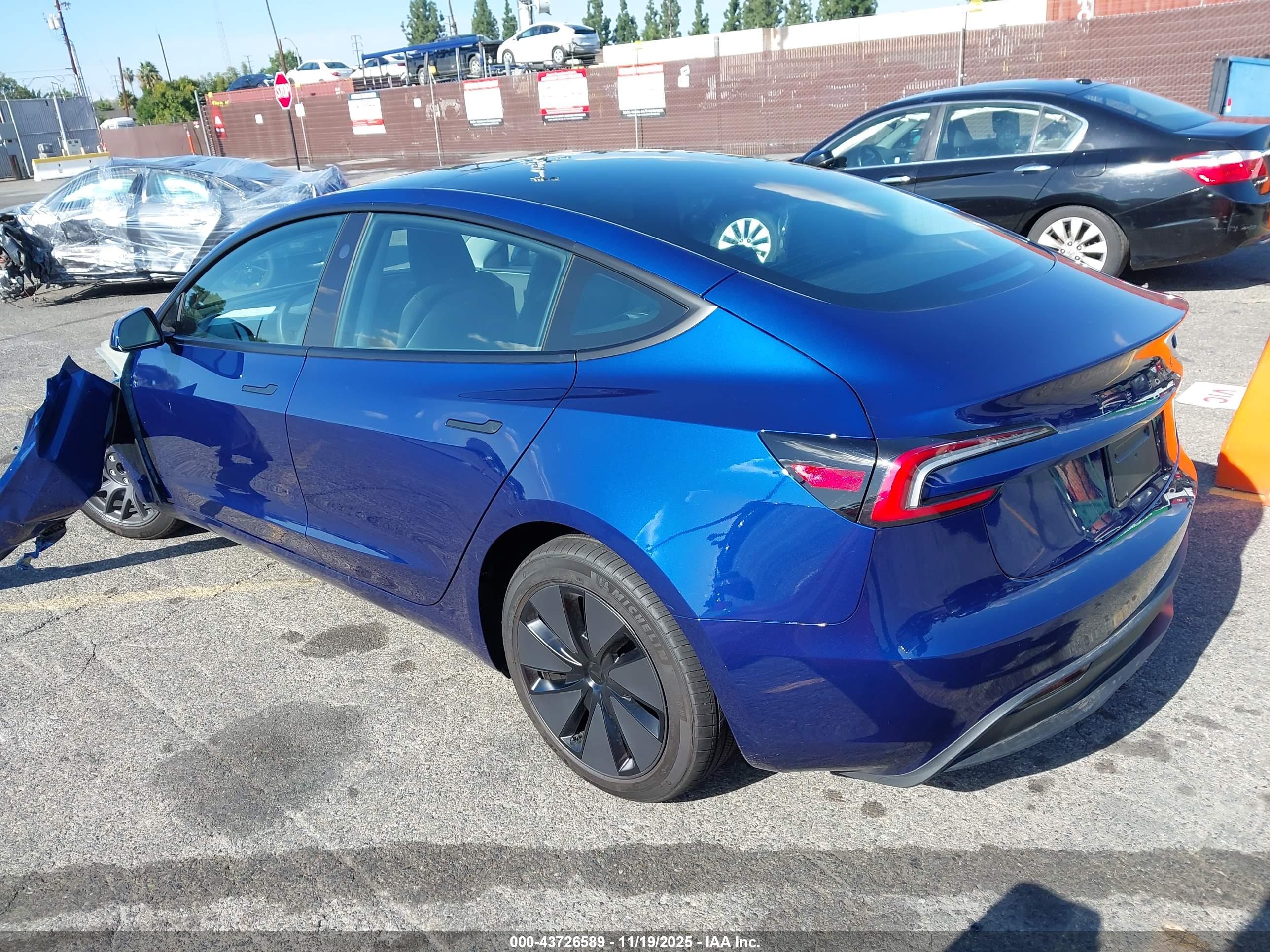 TESLA MODEL image 3