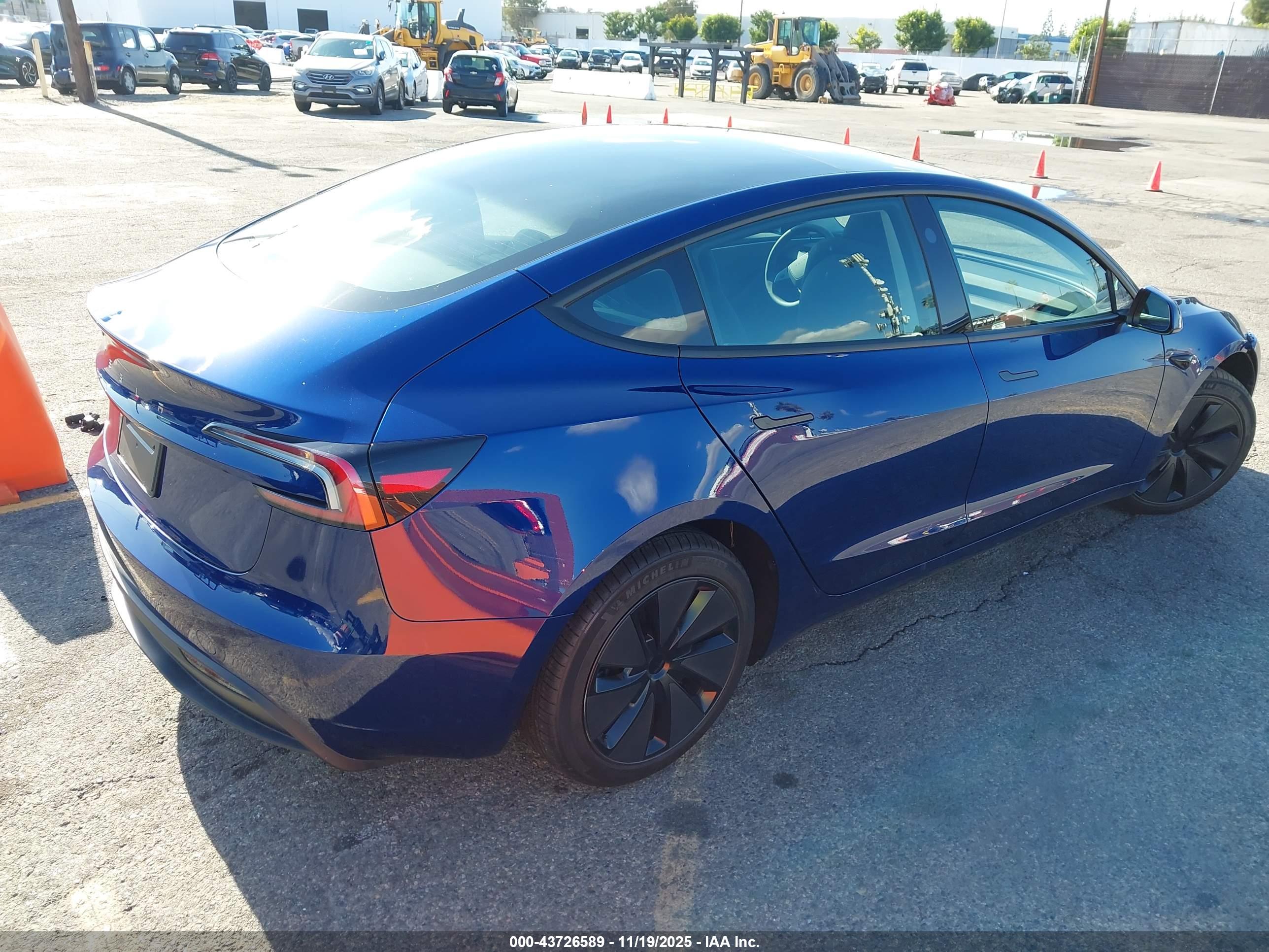 TESLA MODEL image 4