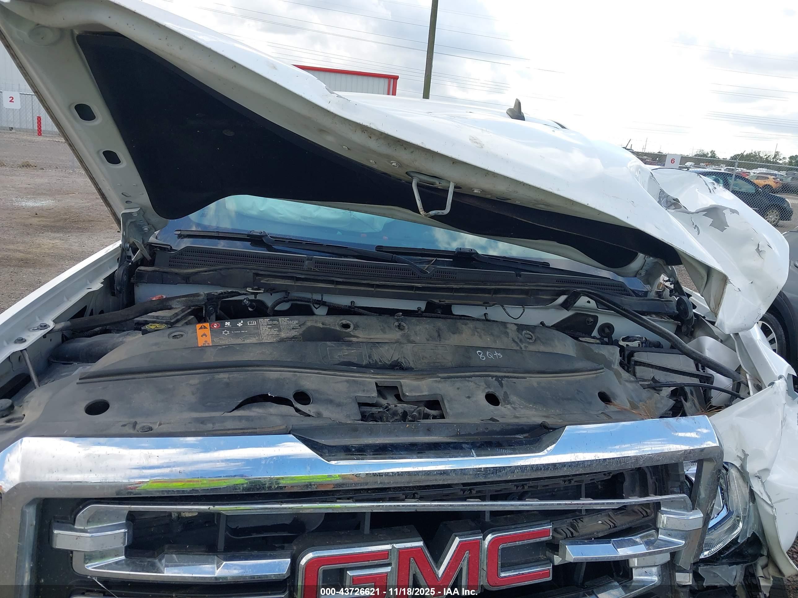 GMC SIERRA image 10