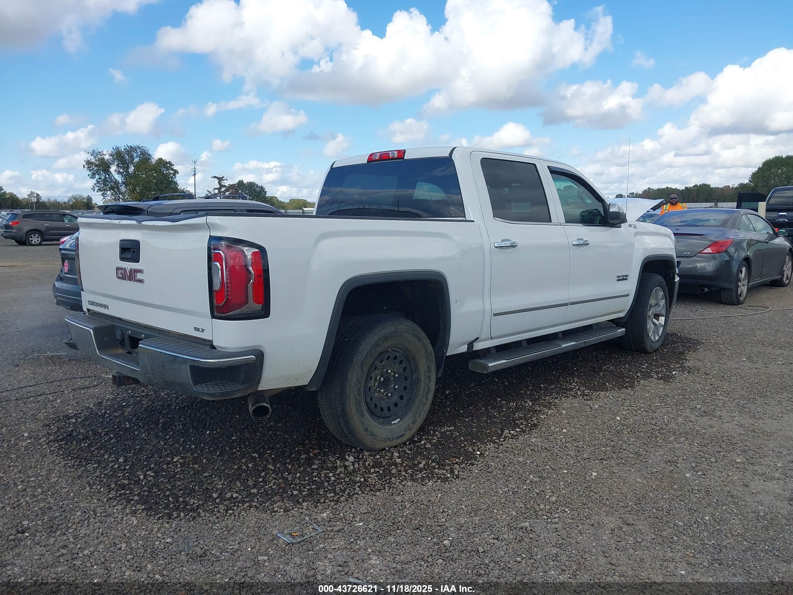 GMC SIERRA image 4