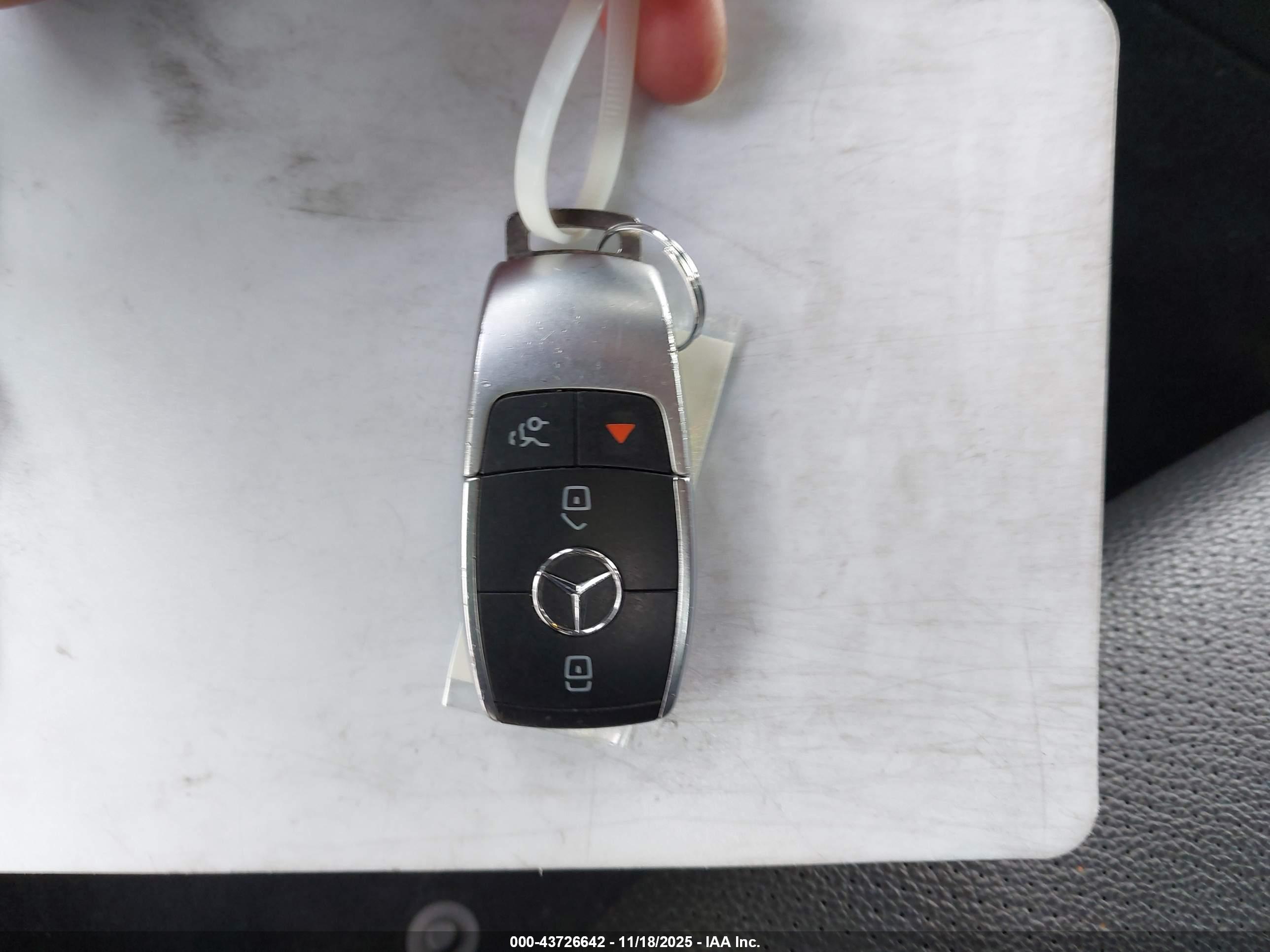 MERCEDES-BENZ C image 11
