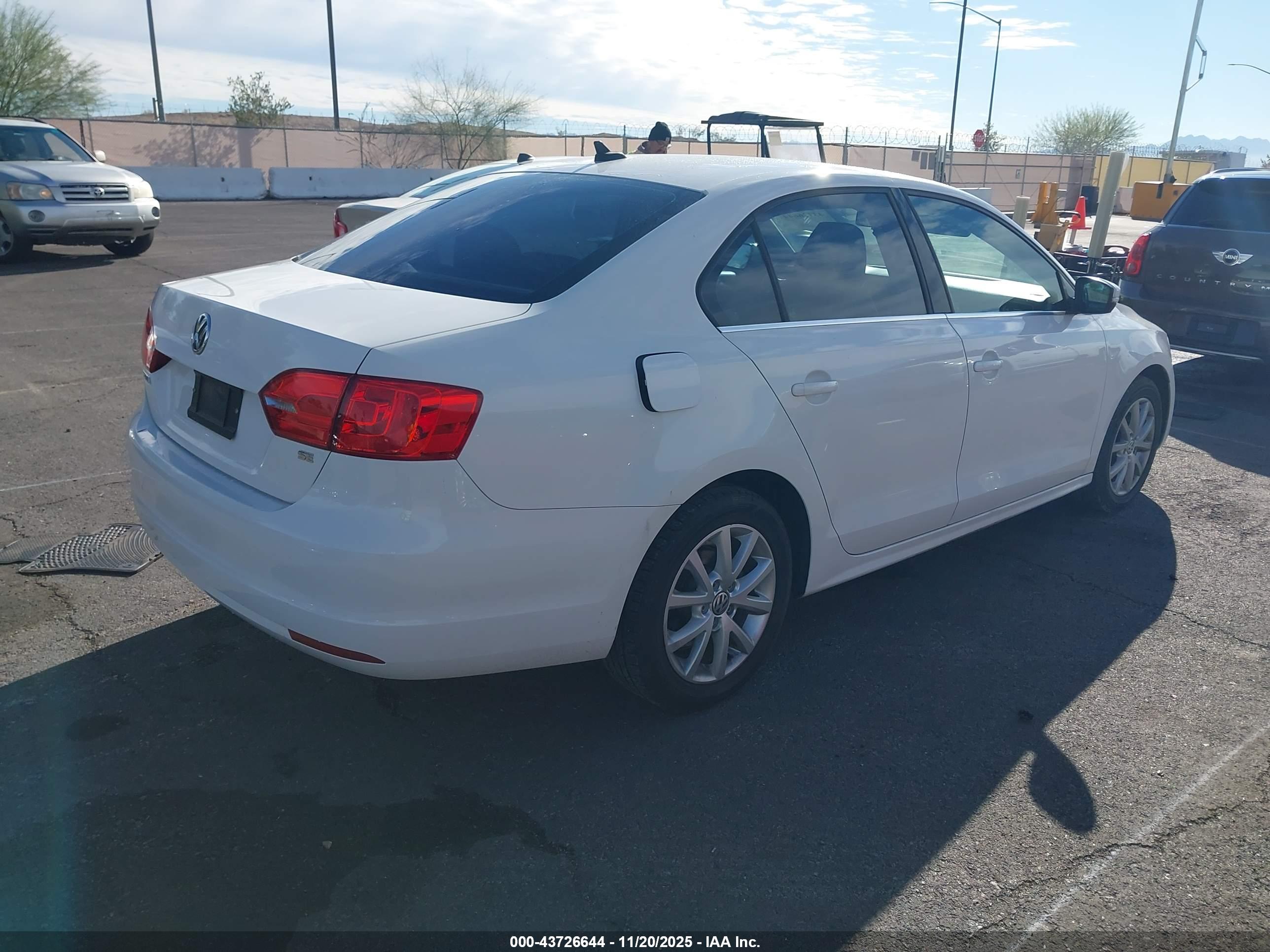 VOLKSWAGEN JETTA image 4