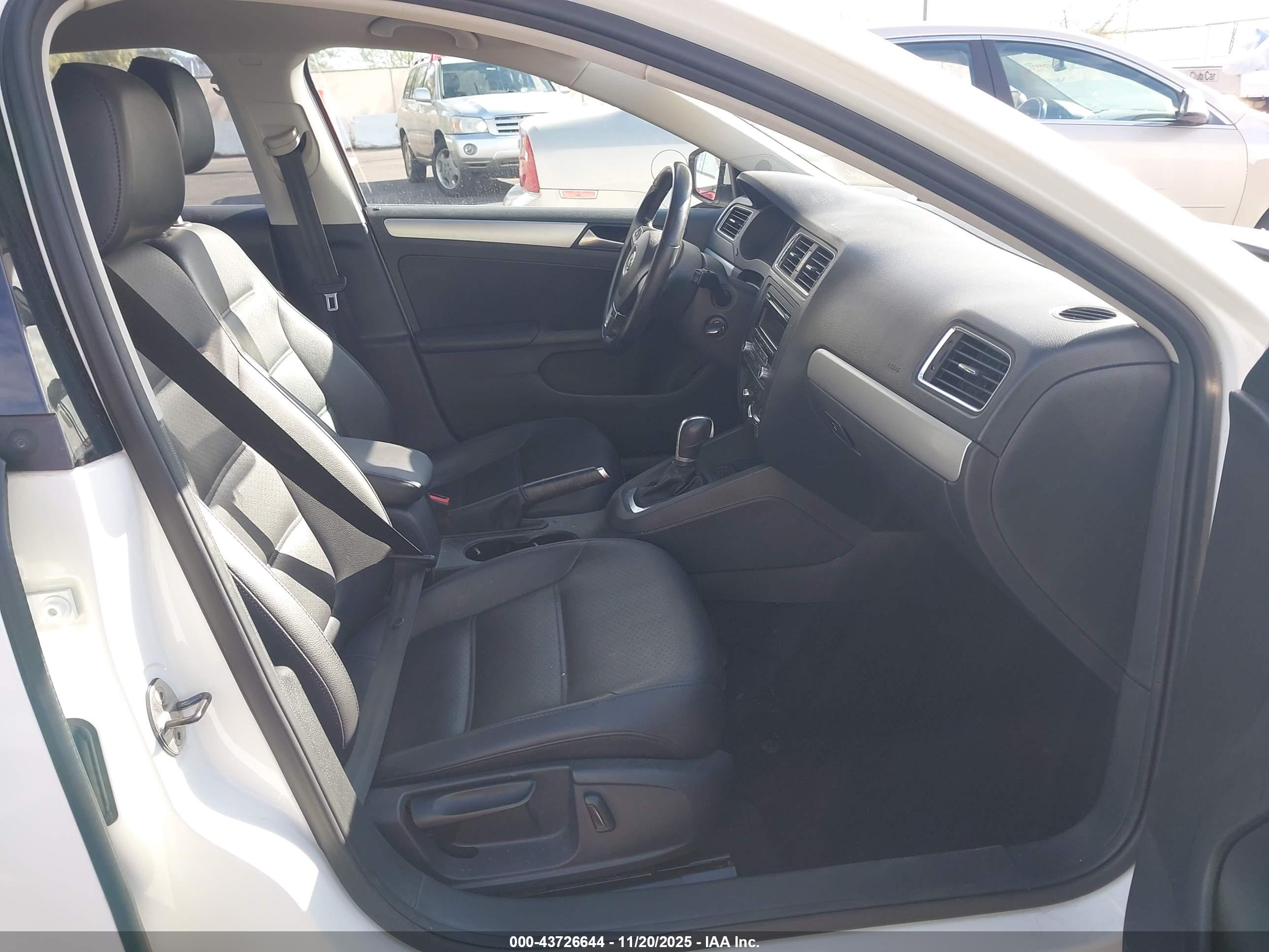 VOLKSWAGEN JETTA image 5