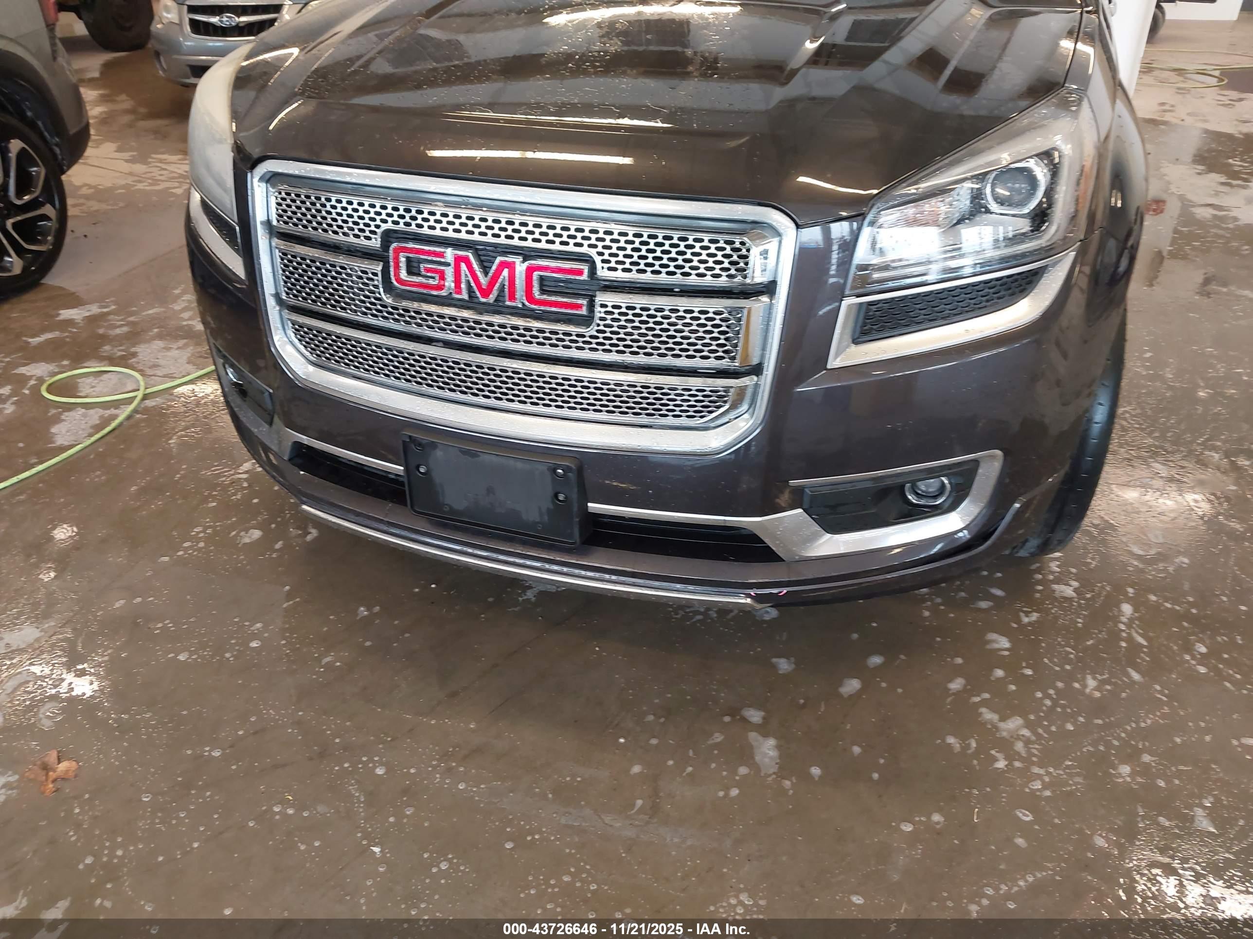 GMC ACADIA image 6