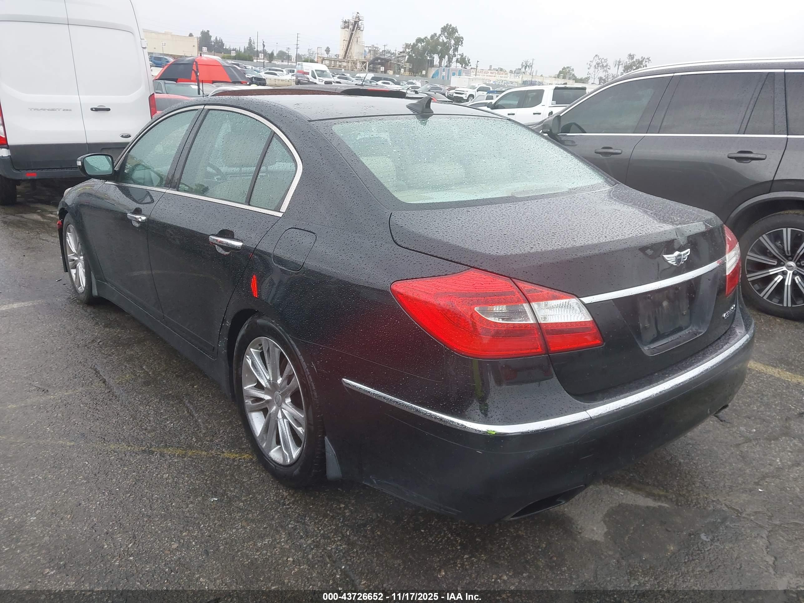 HYUNDAI GENESIS image 3
