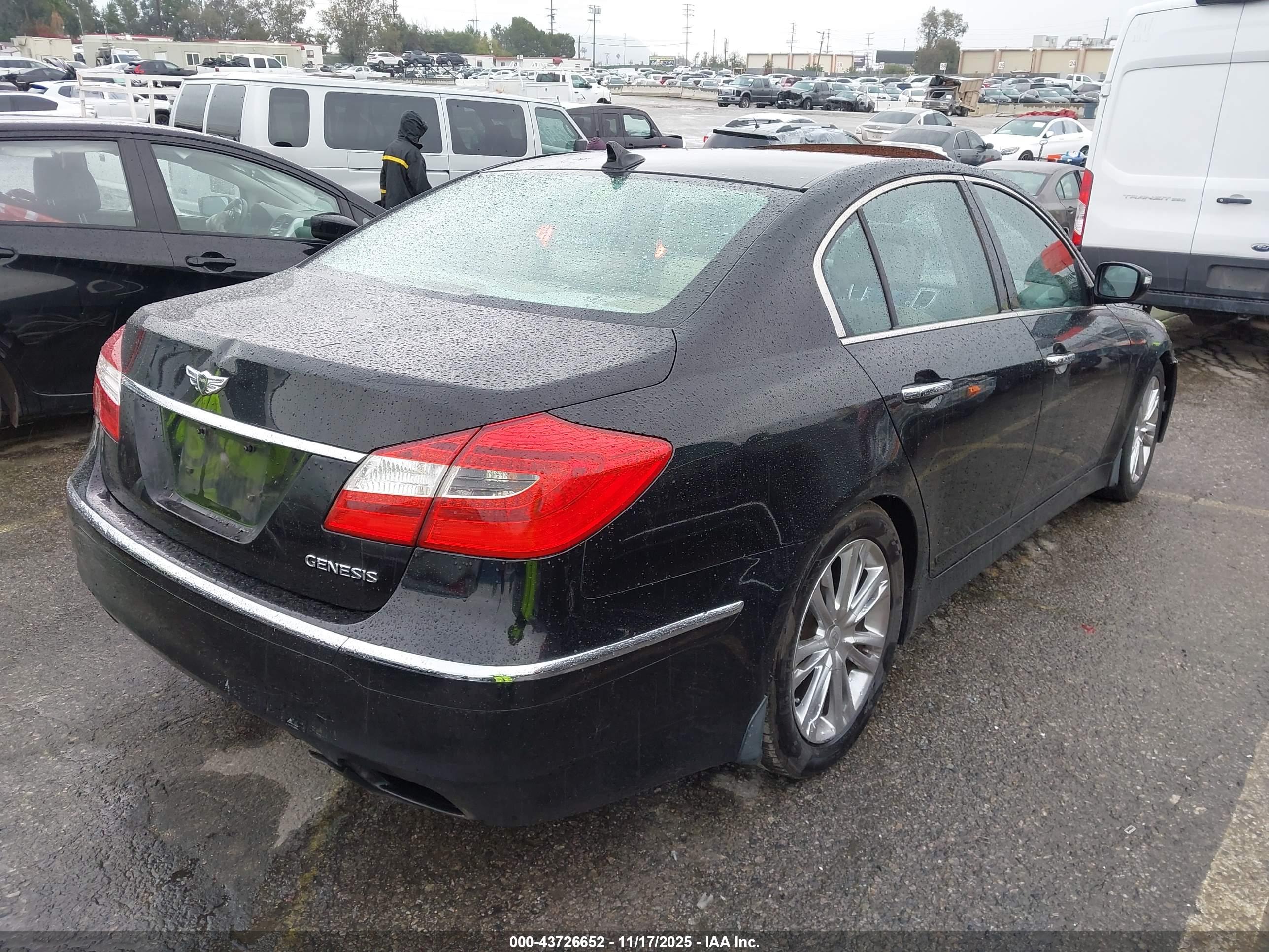 HYUNDAI GENESIS image 4