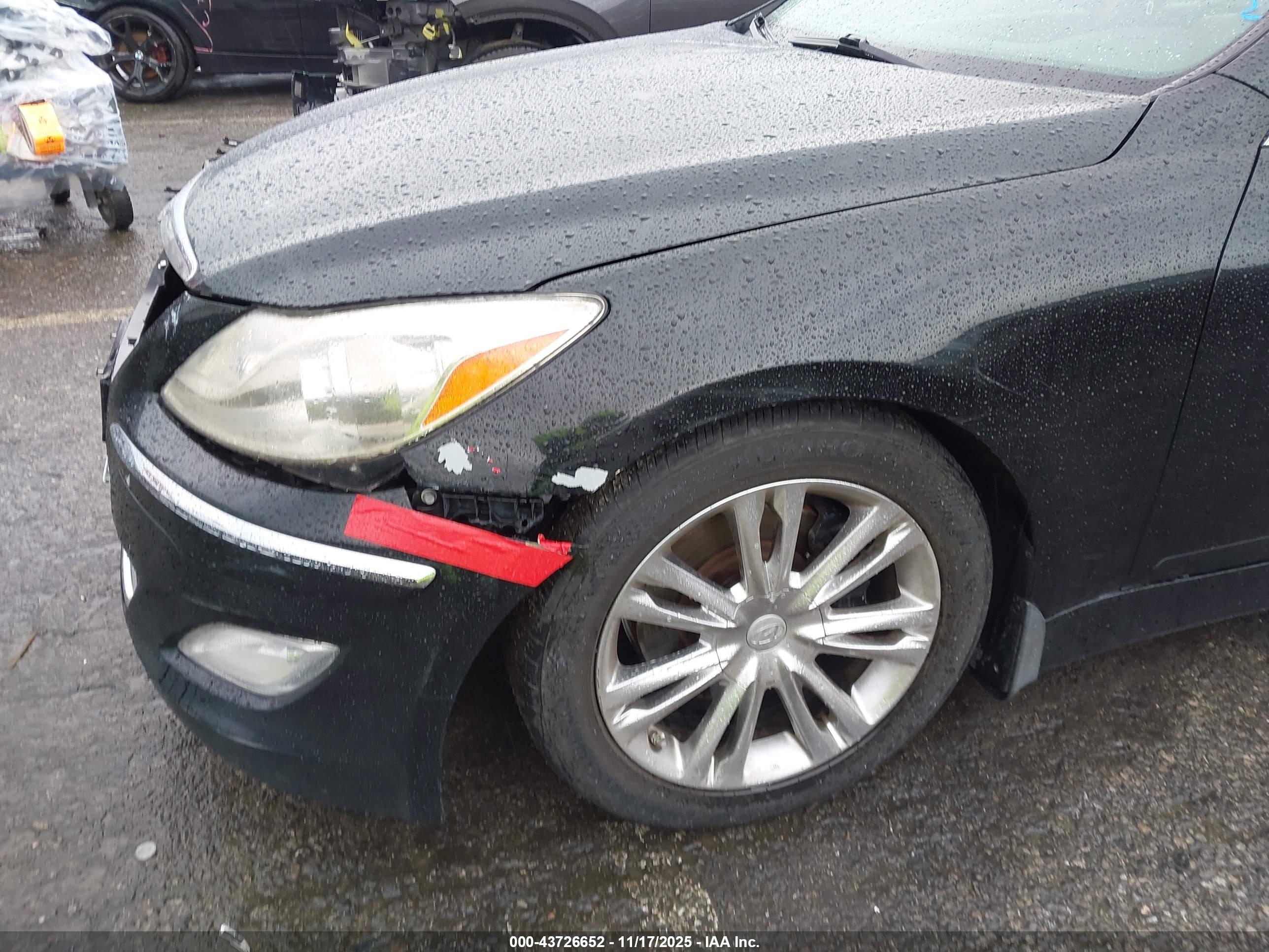 HYUNDAI GENESIS image 6