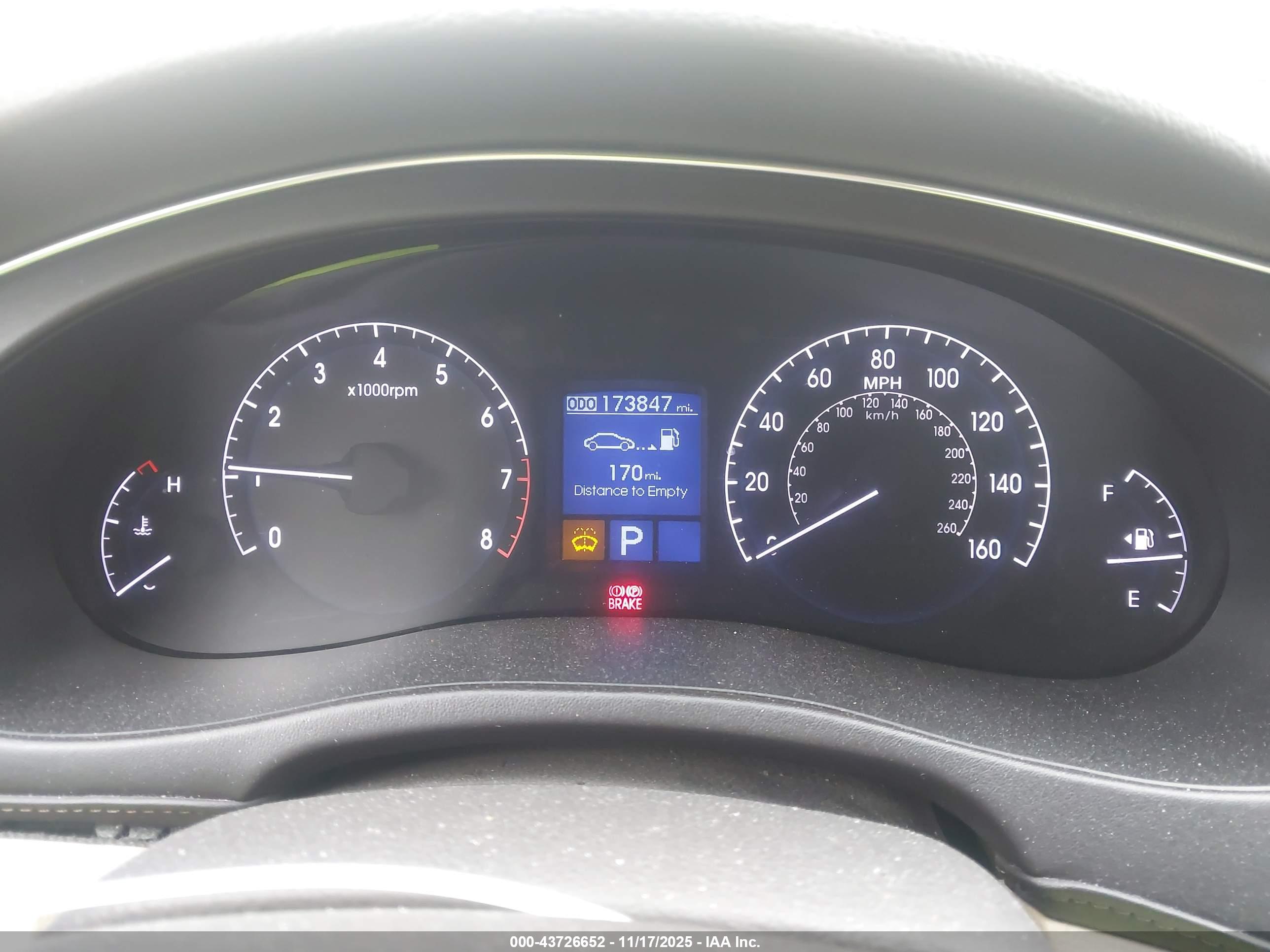 HYUNDAI GENESIS image 7