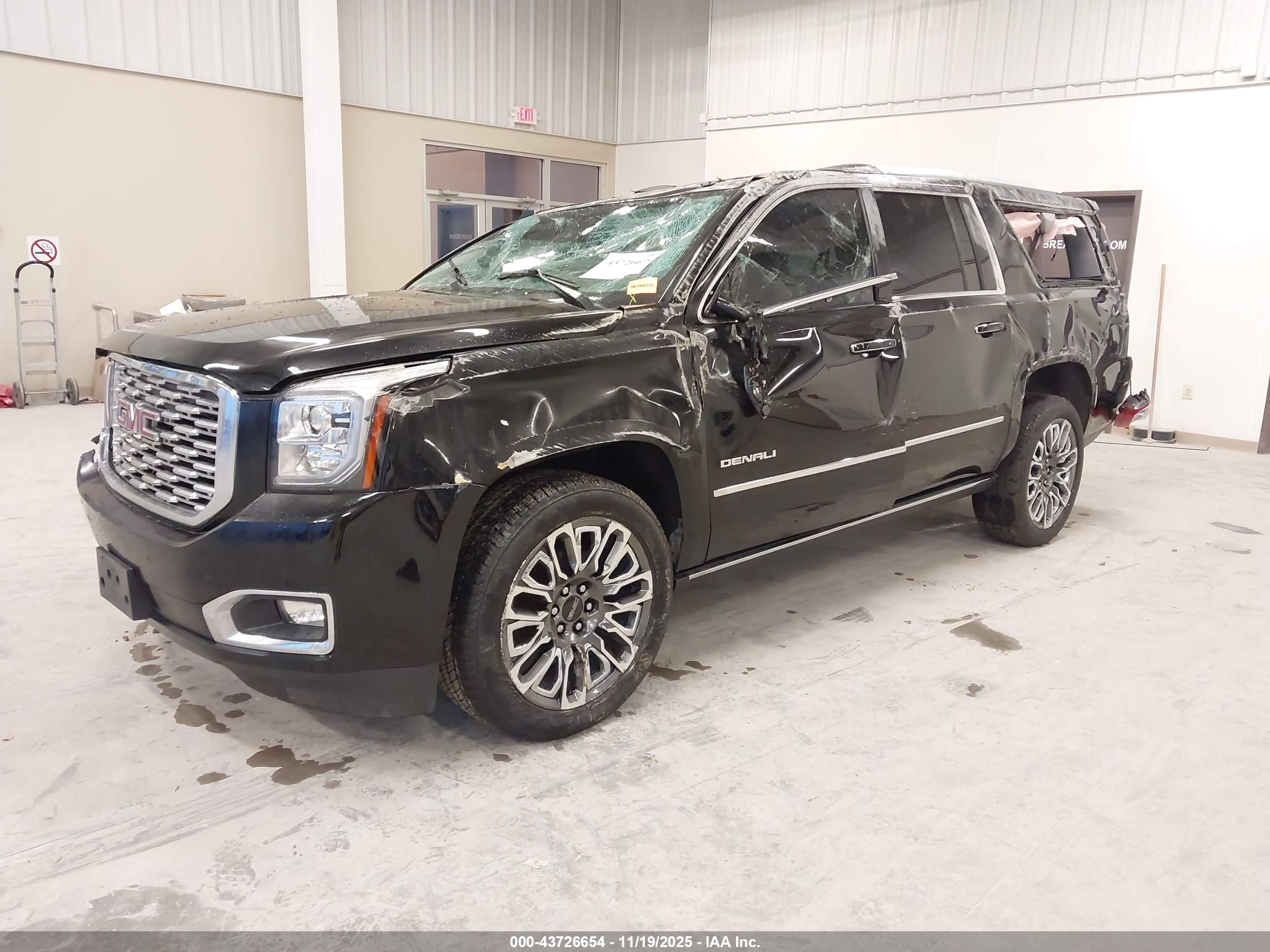 GMC YUKON image 2