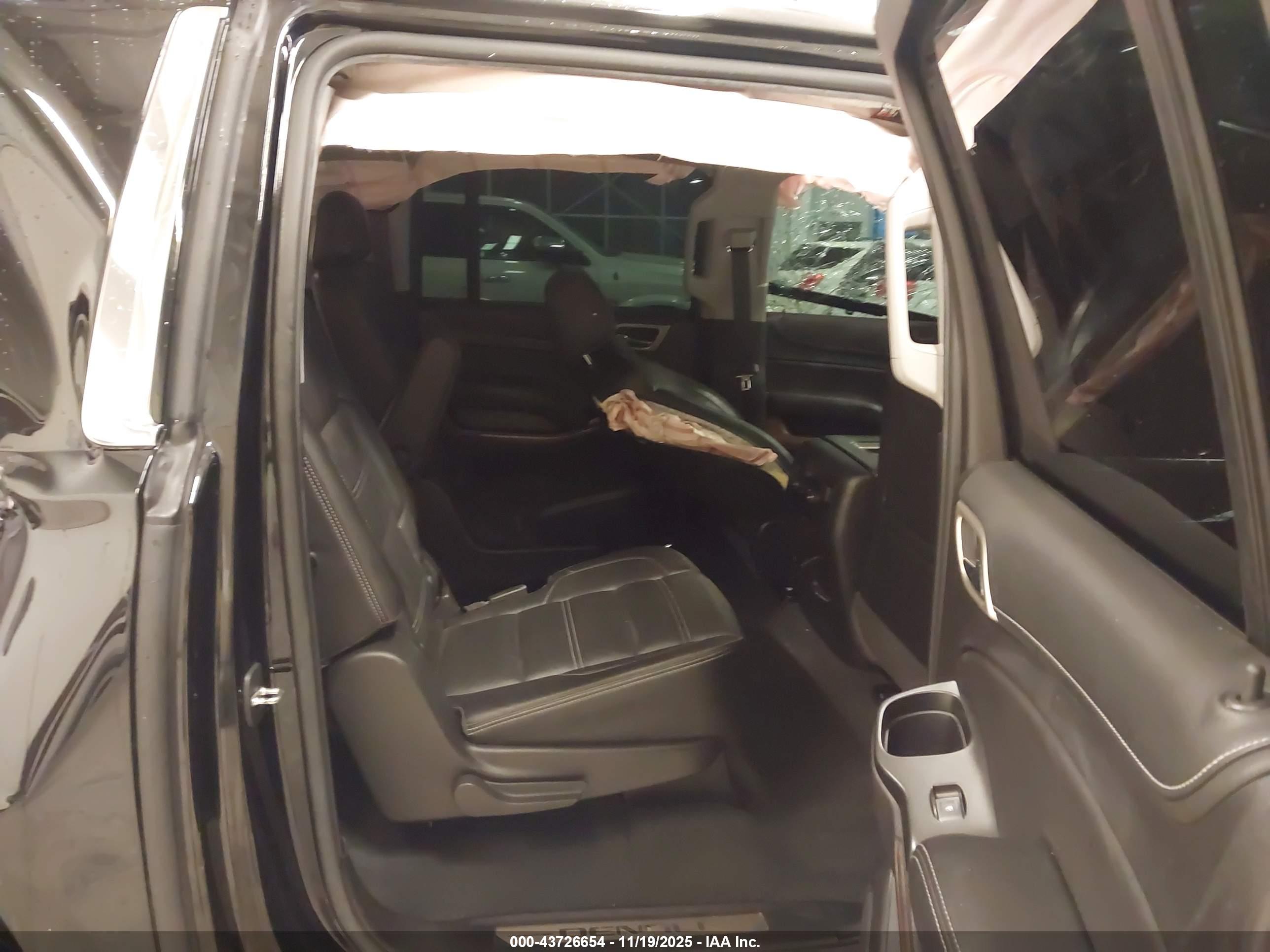GMC YUKON image 8