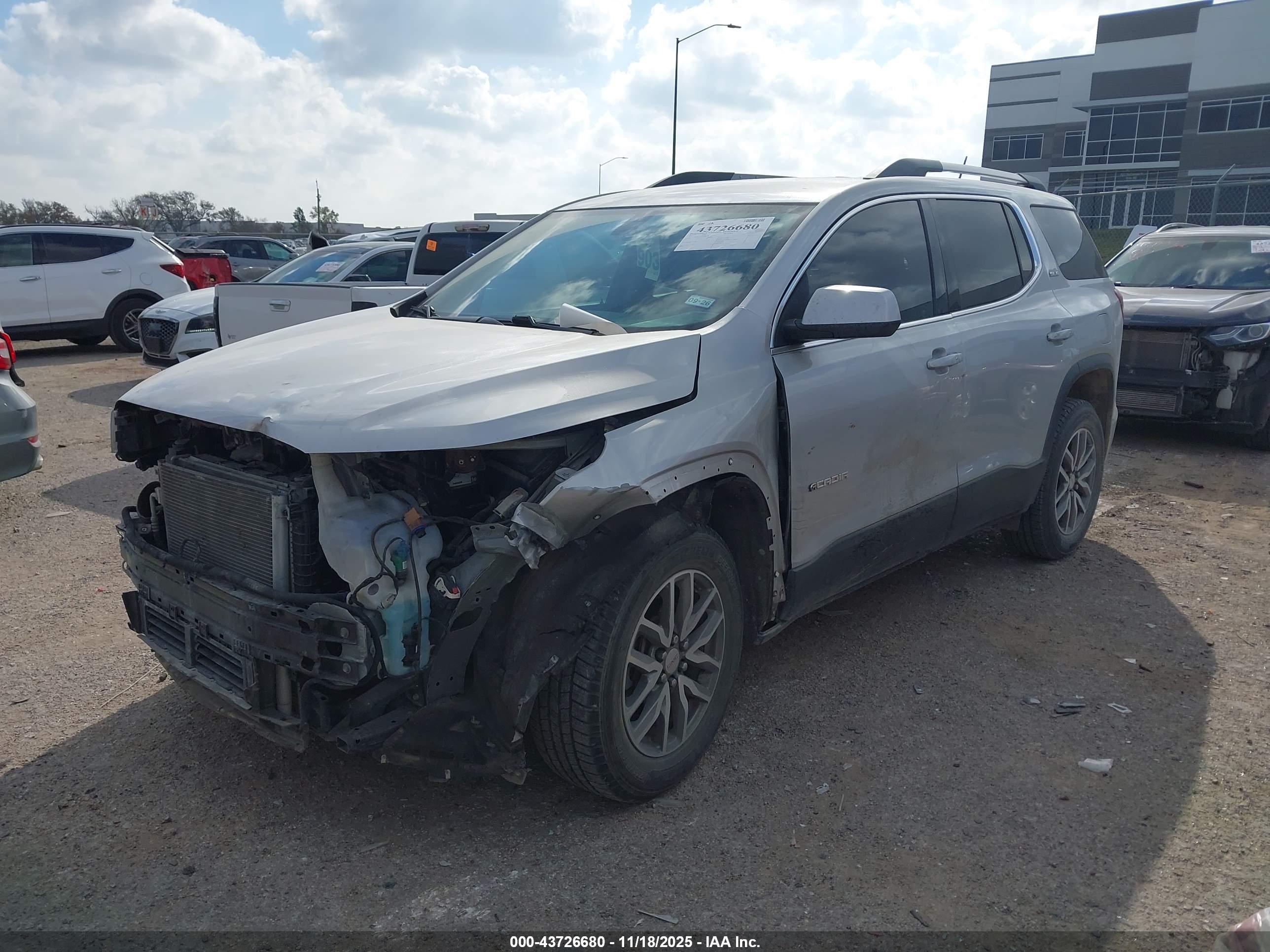 GMC ACADIA image 2