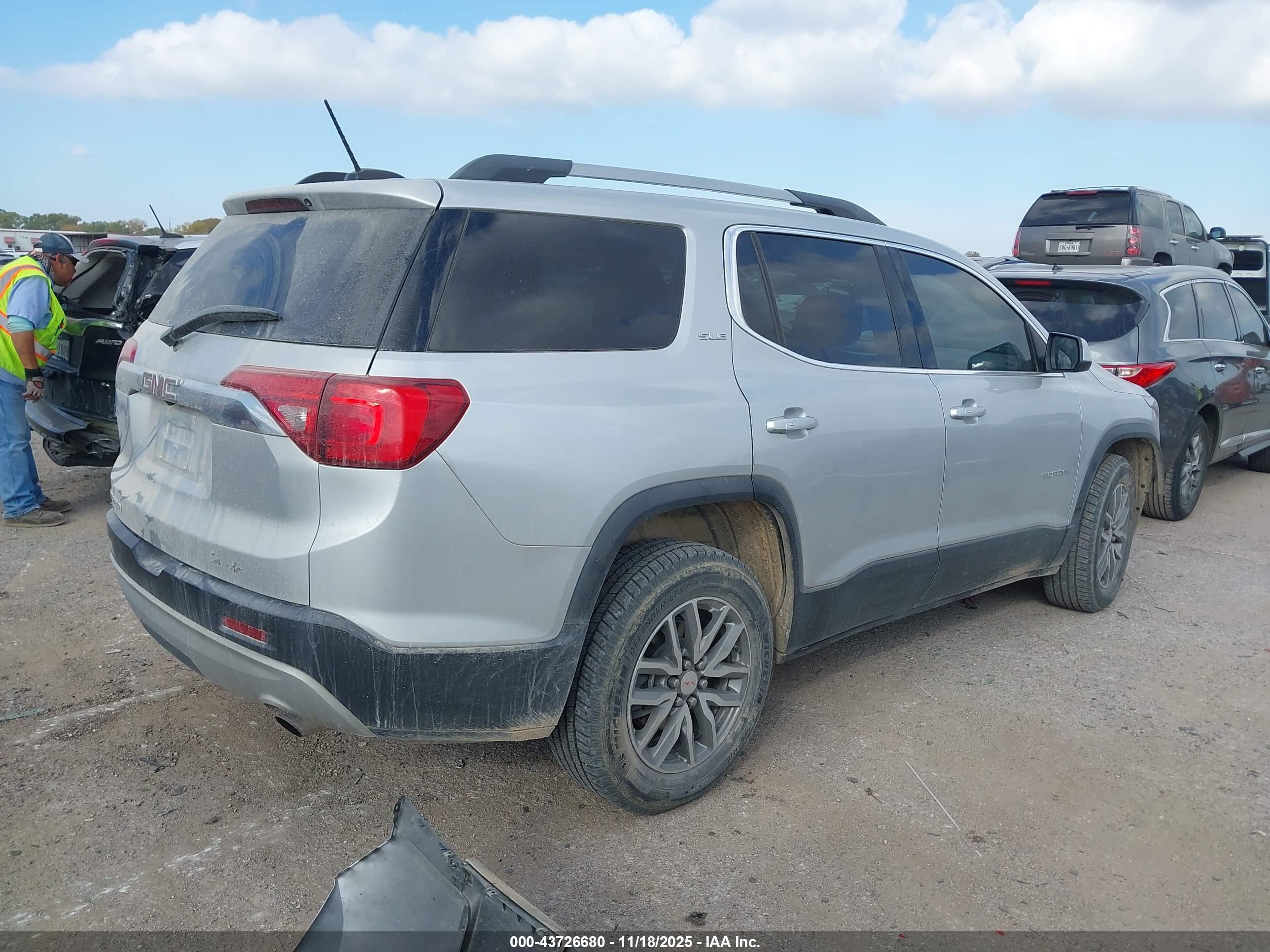 GMC ACADIA image 4