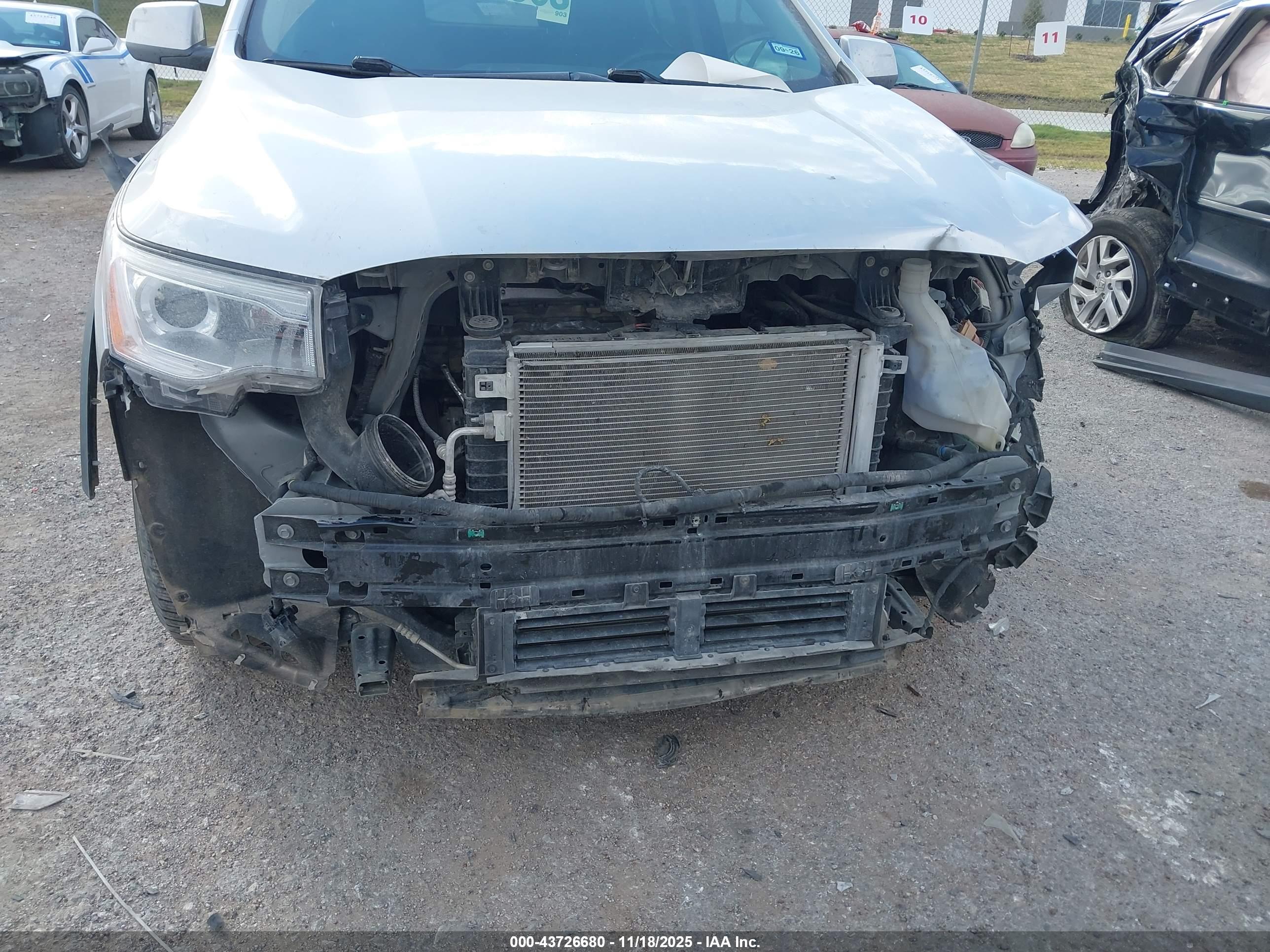 GMC ACADIA image 6
