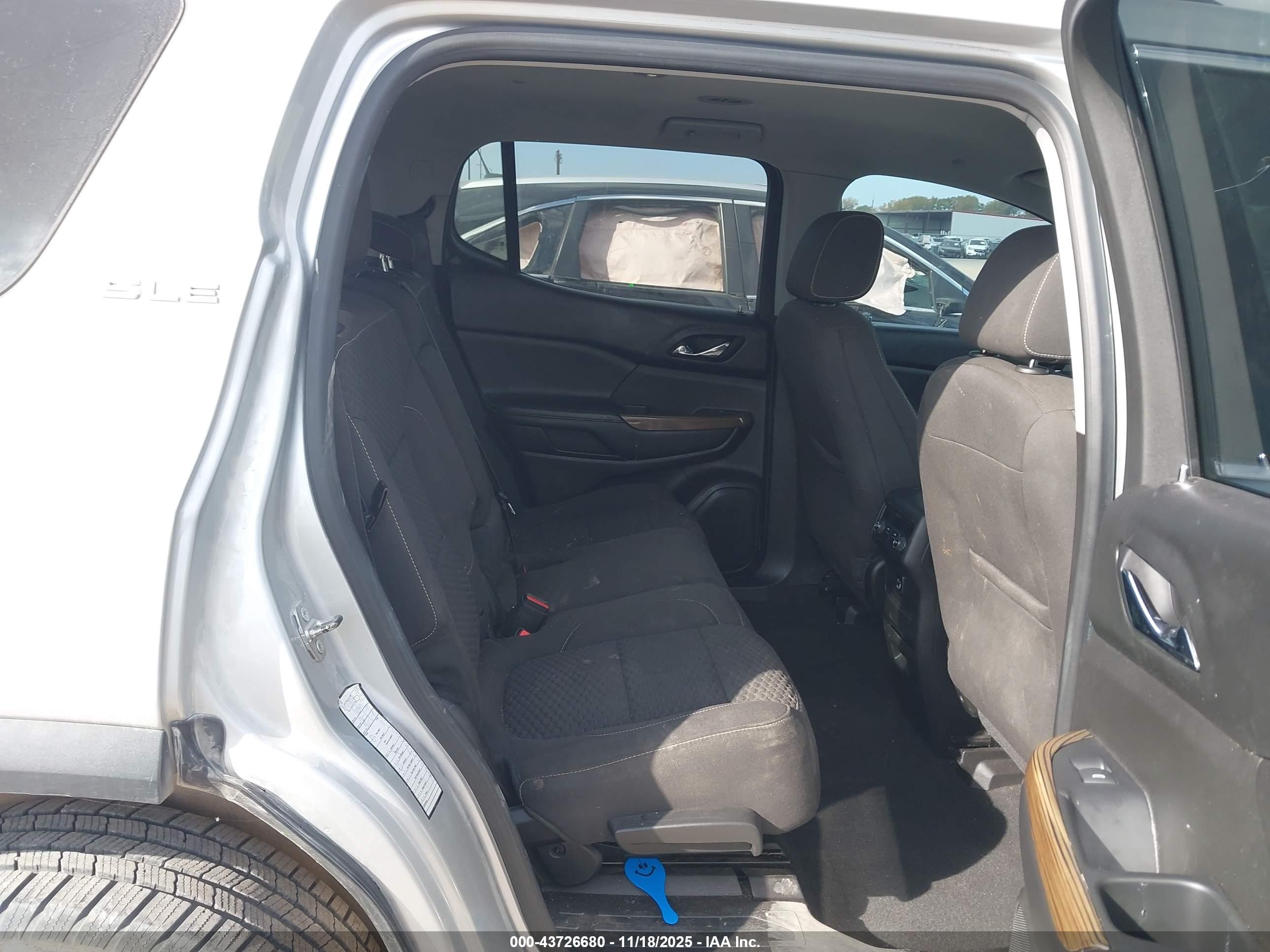GMC ACADIA image 8