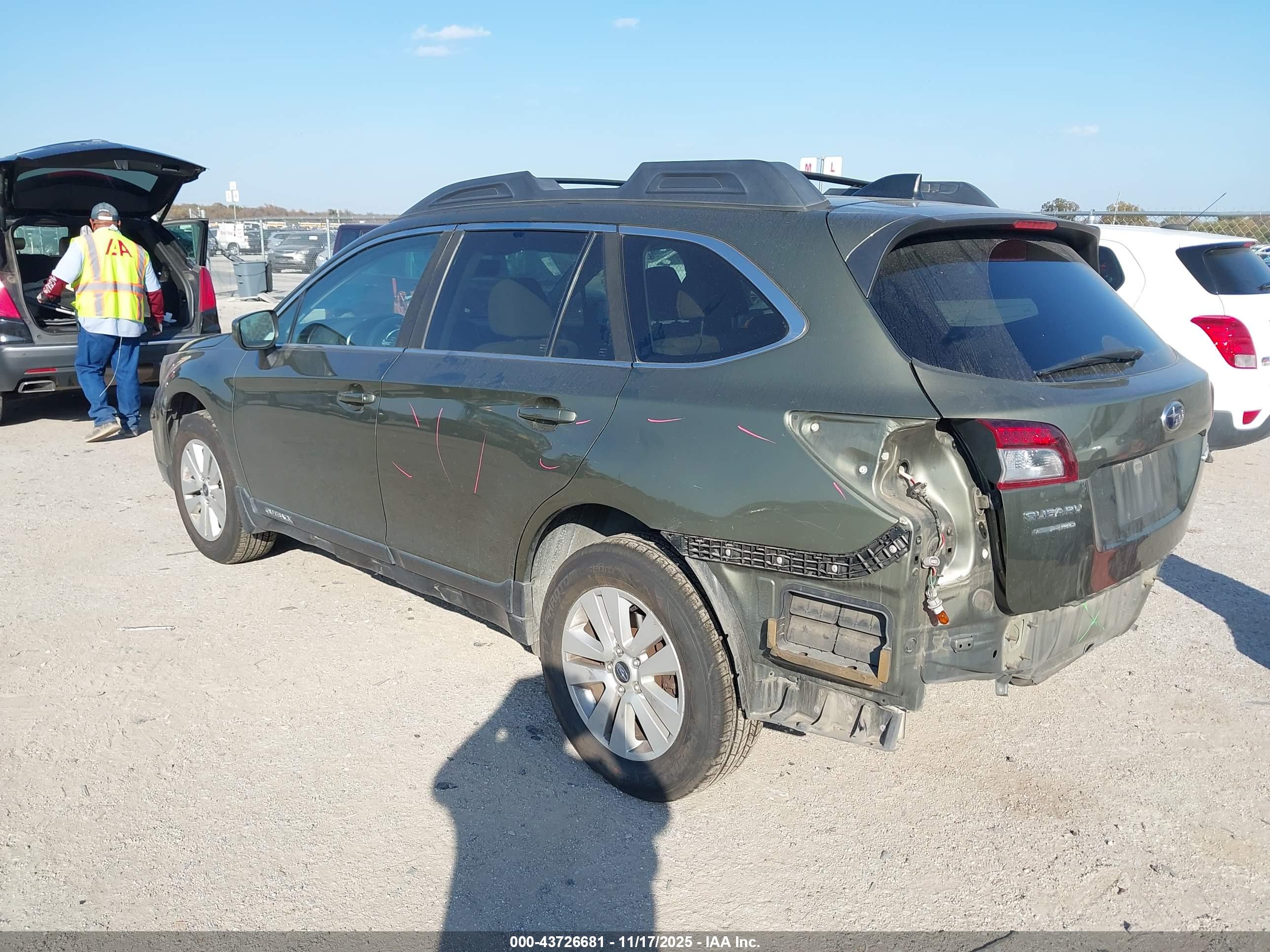 SUBARU OUTBACK image 3