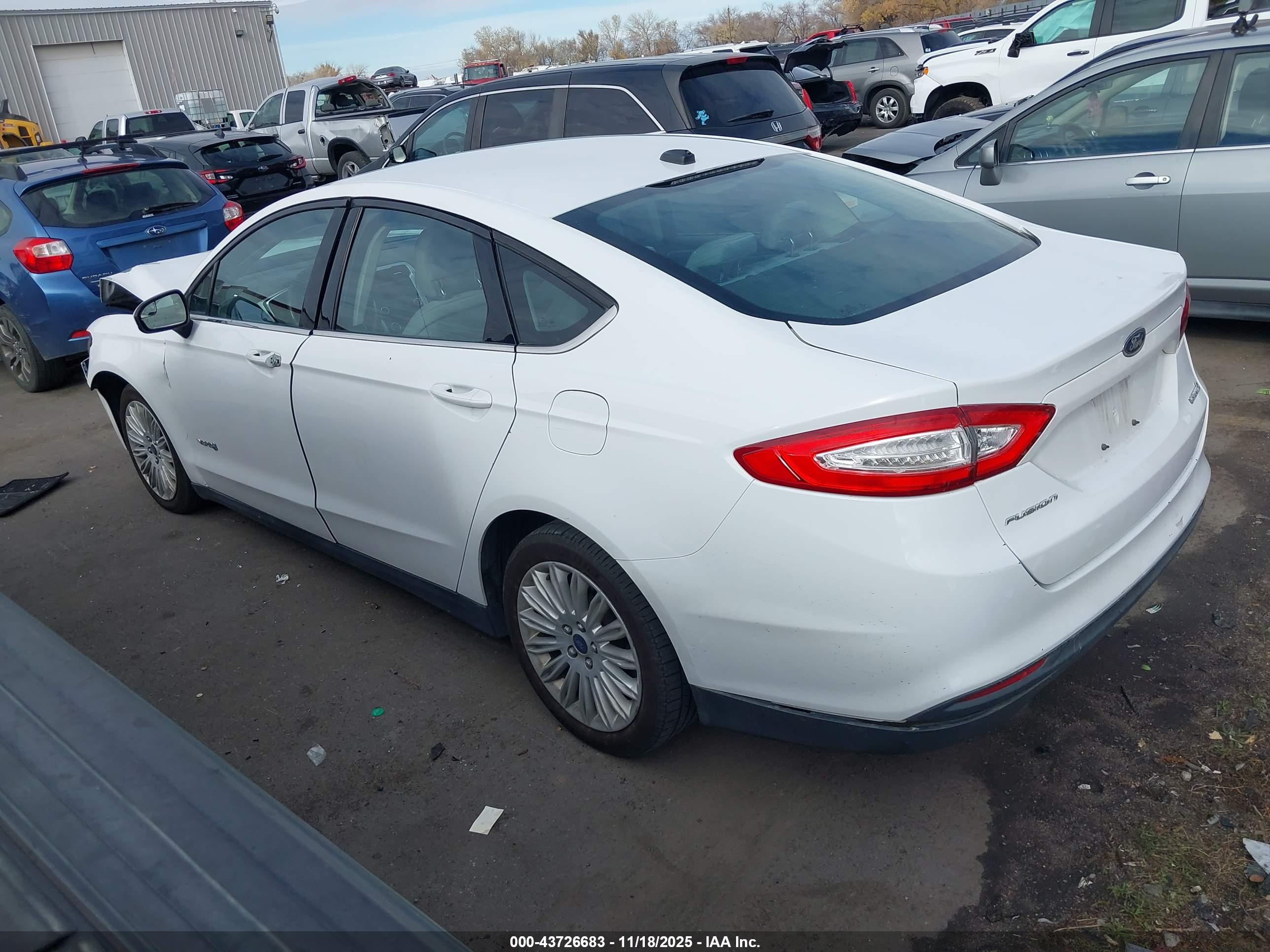 FORD FUSION image 3