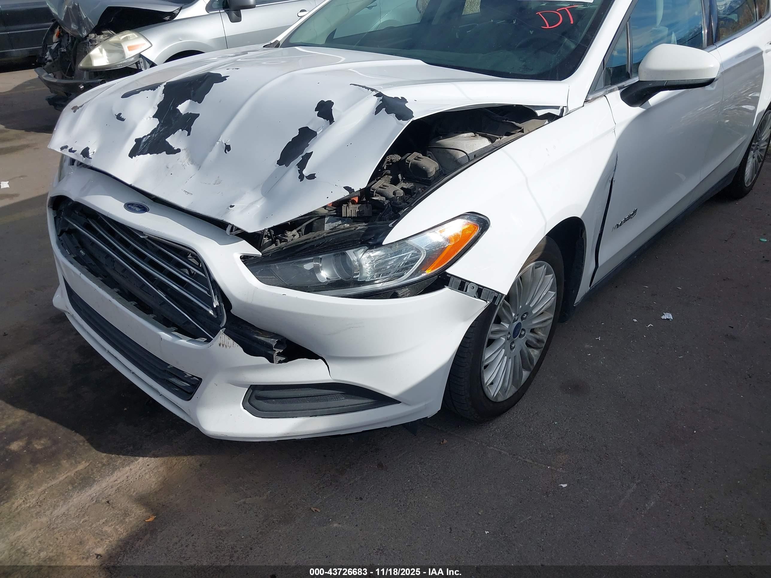 FORD FUSION image 6