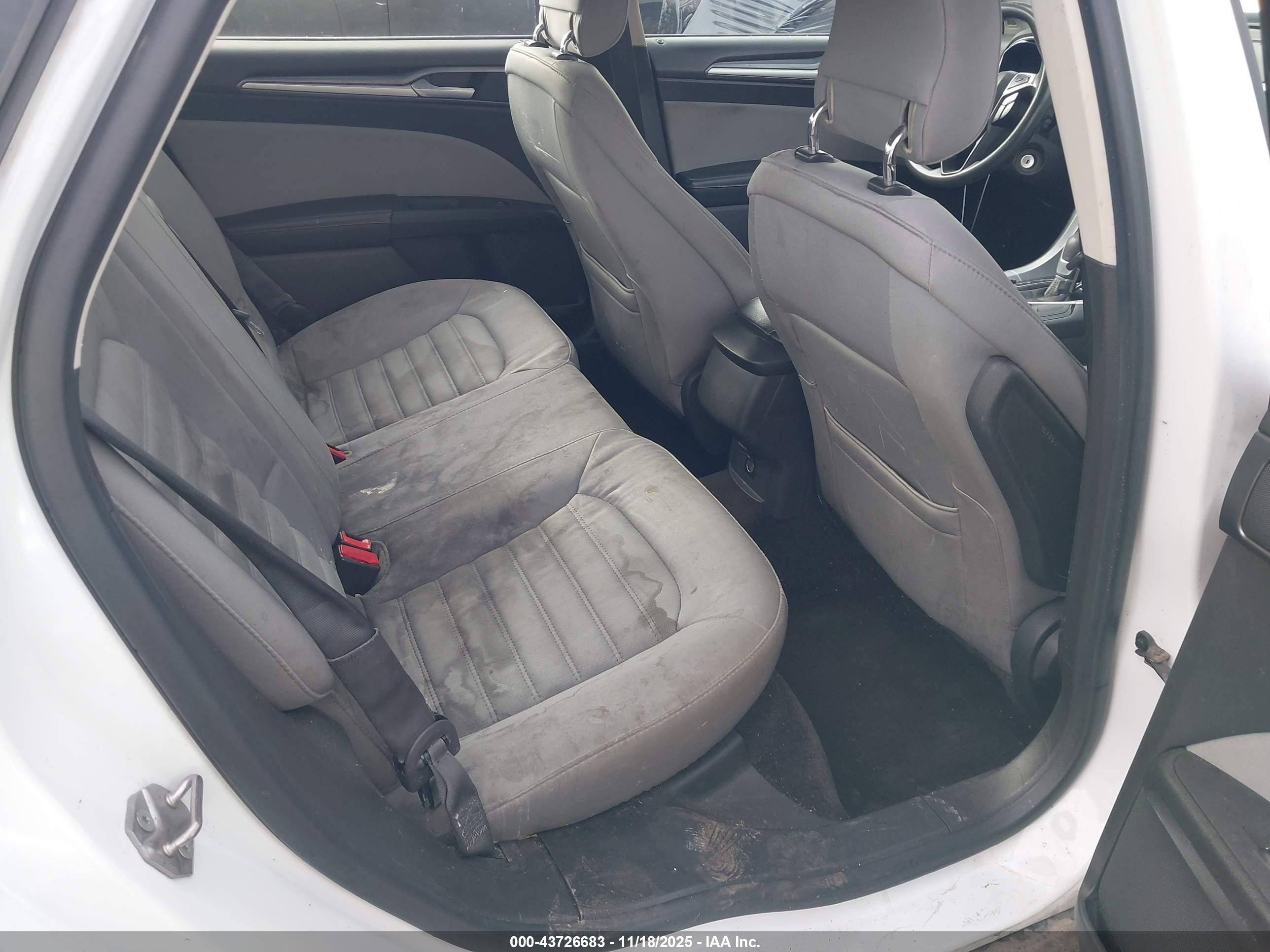 FORD FUSION image 8