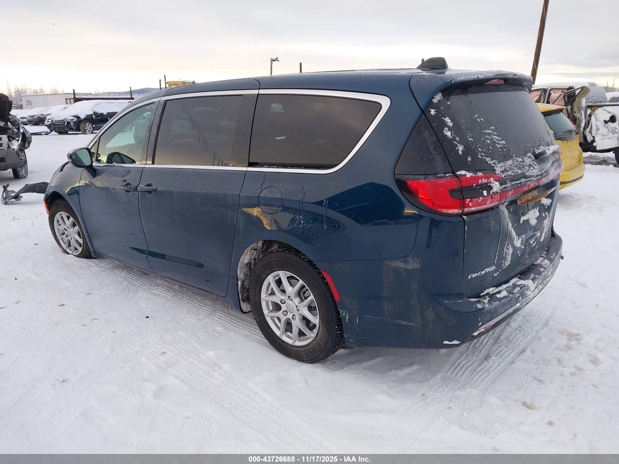 CHRYSLER PACIFICA image 3