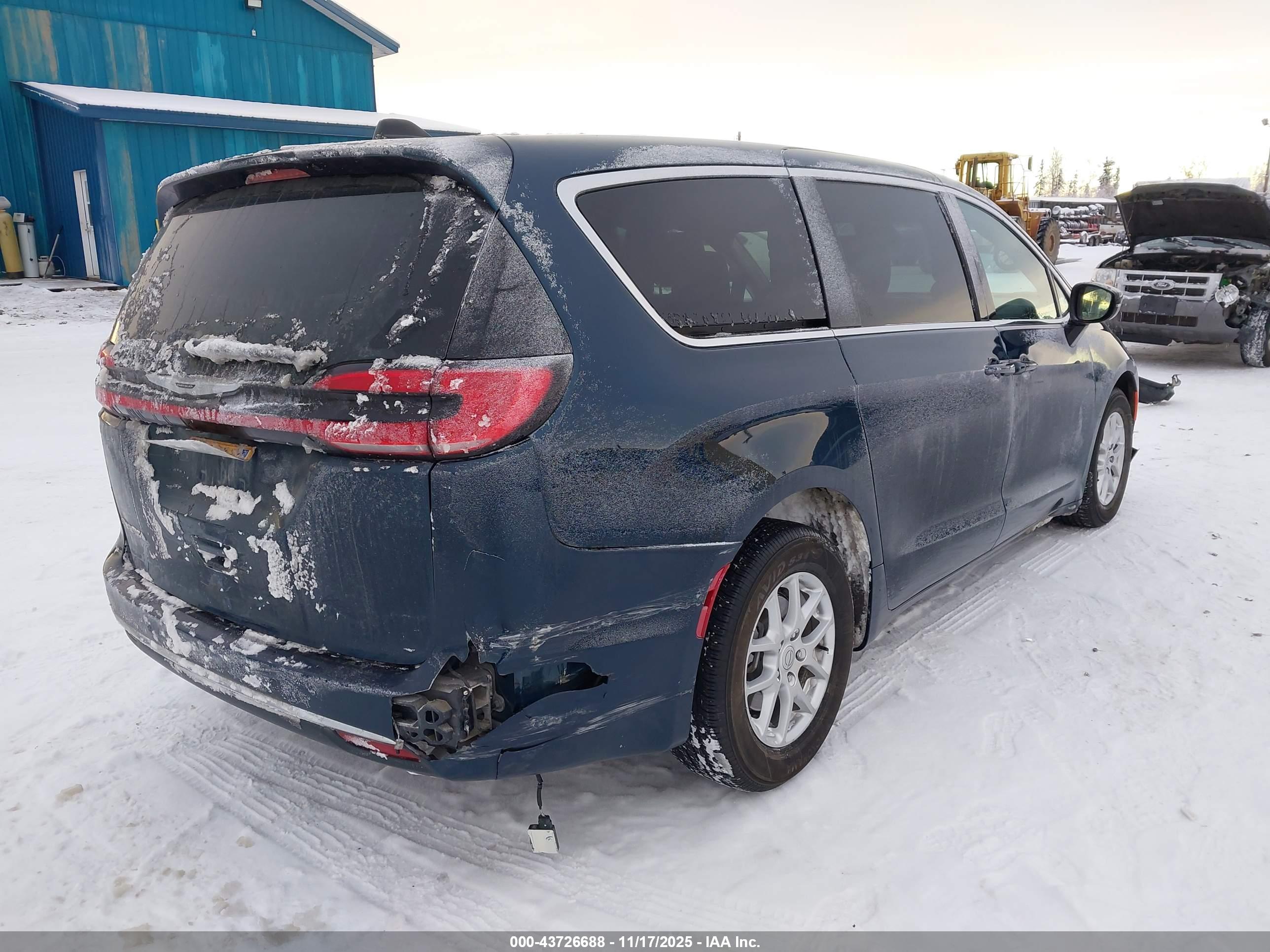 CHRYSLER PACIFICA image 4