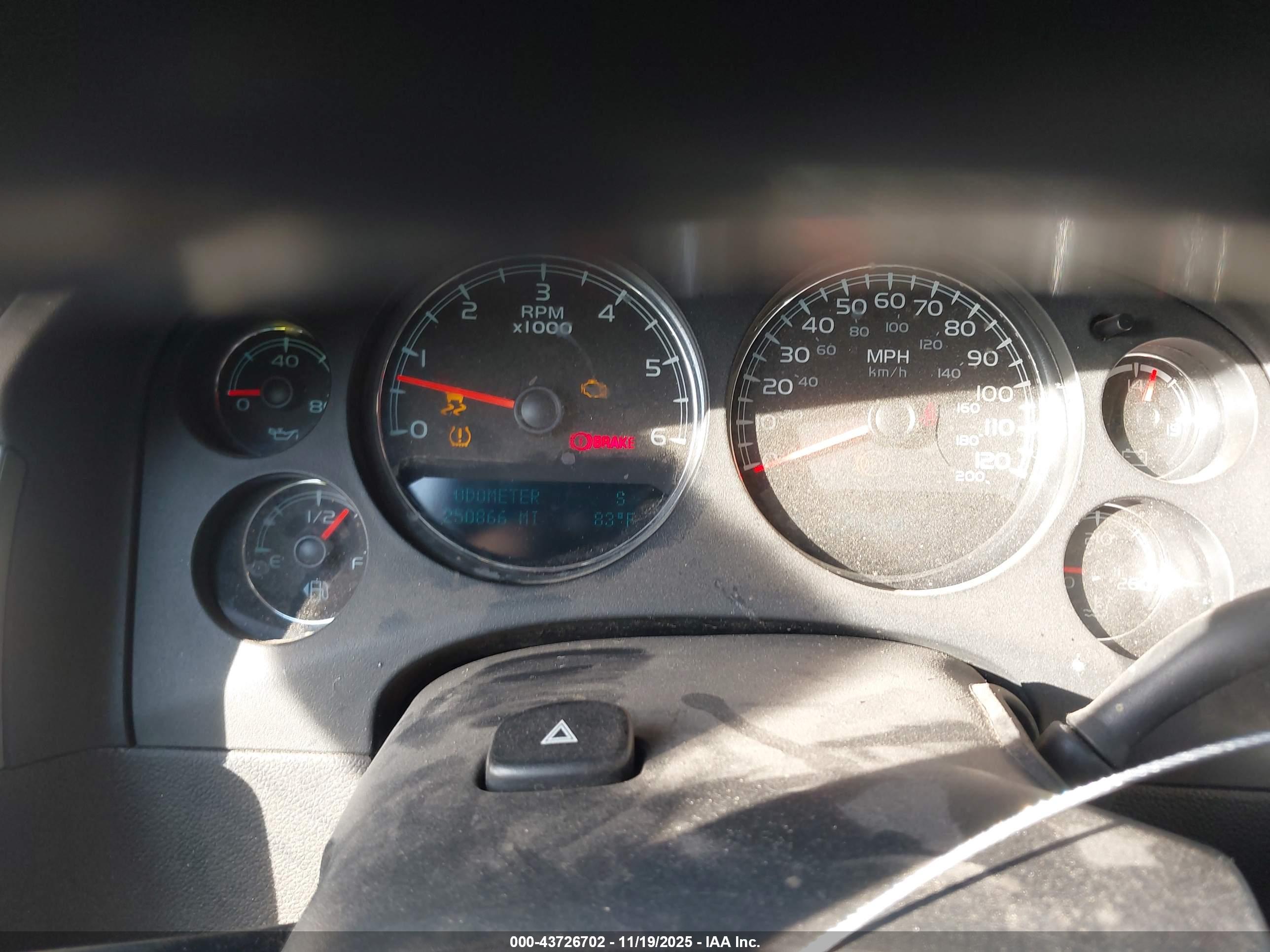 CHEVROLET SILVERADO image 7