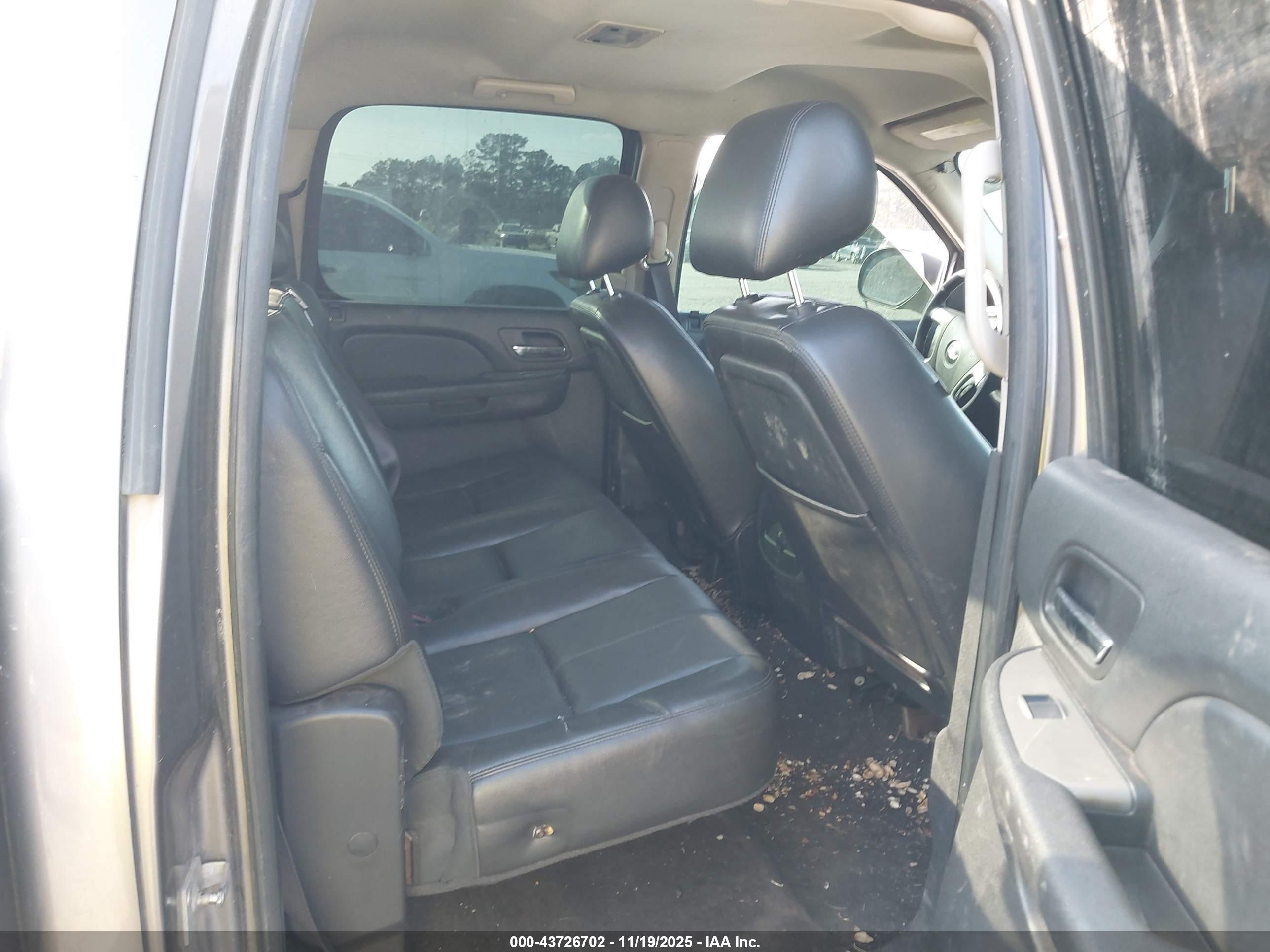 CHEVROLET SILVERADO image 8
