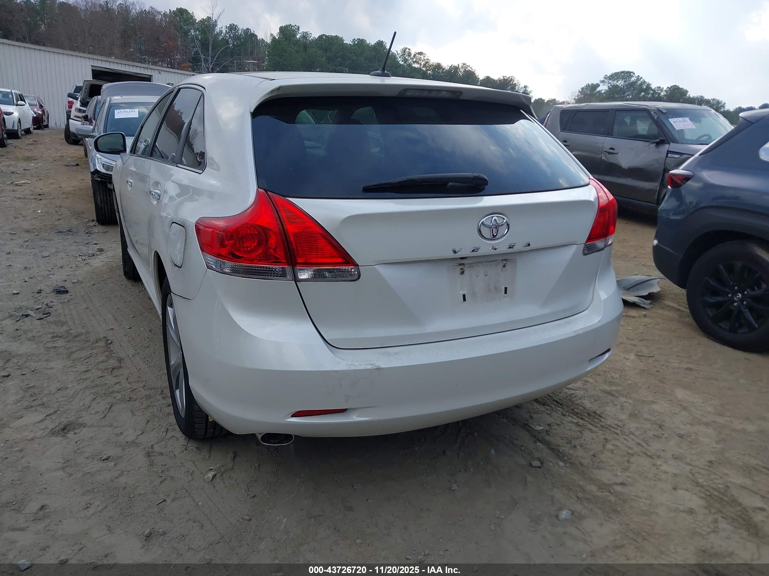 TOYOTA VENZA image 3
