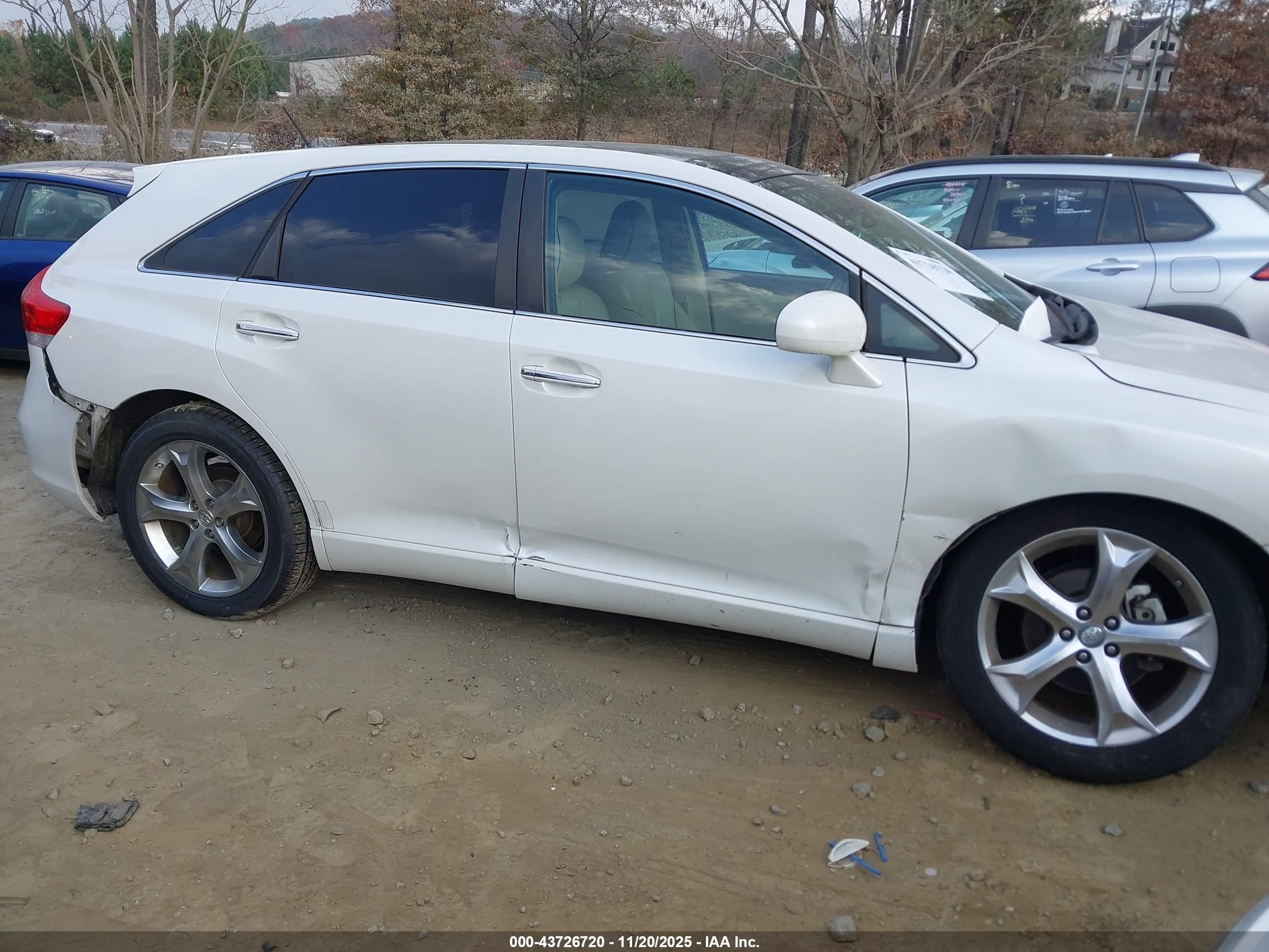 TOYOTA VENZA image 6