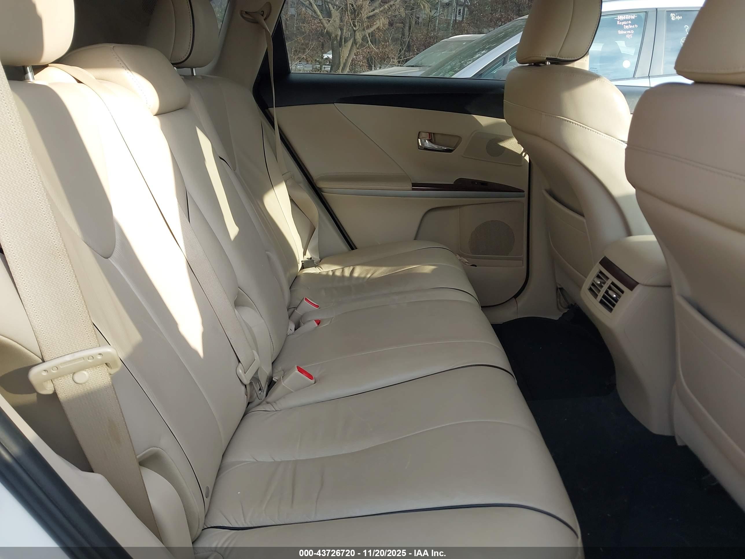 TOYOTA VENZA image 8
