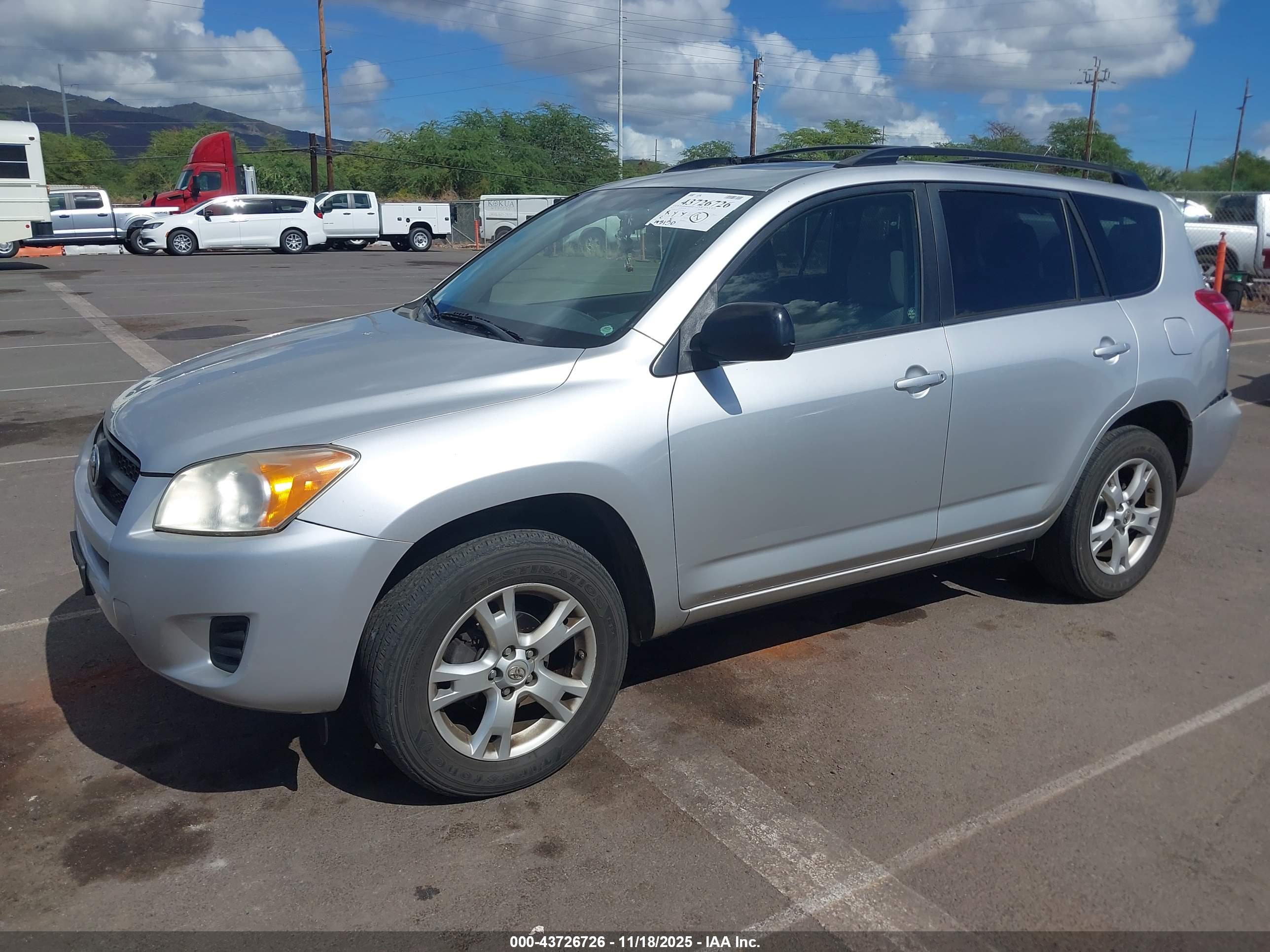 TOYOTA RAV4 image 2
