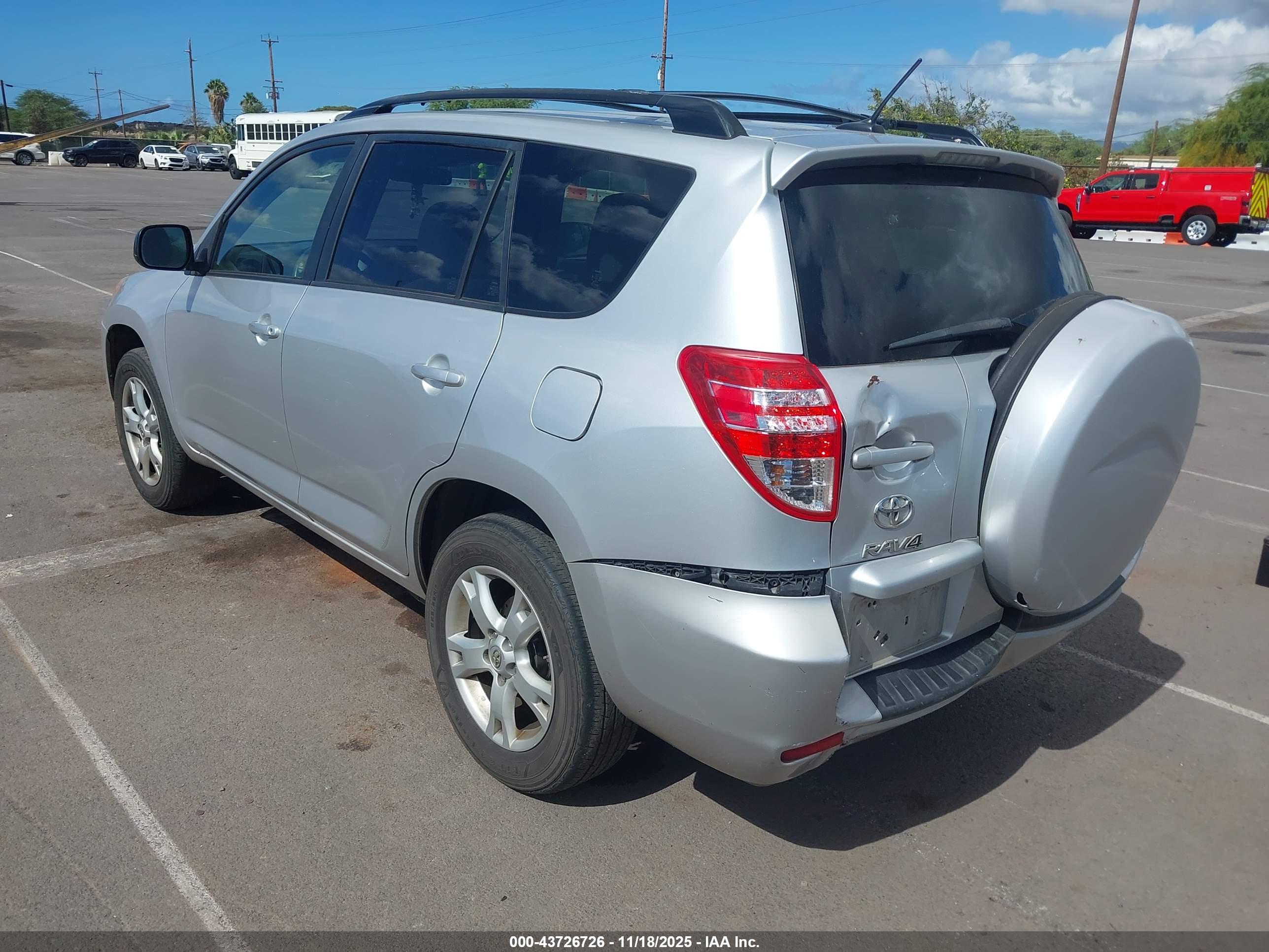 TOYOTA RAV4 image 3