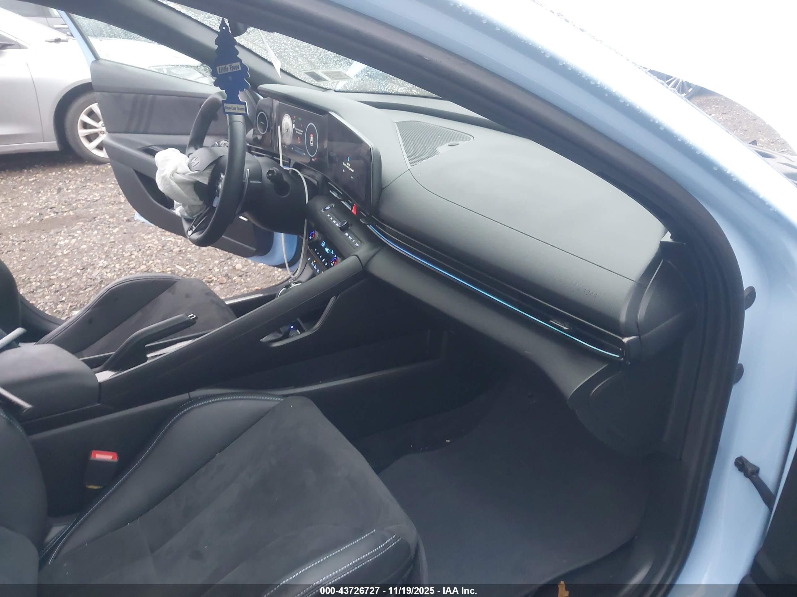 HYUNDAI ELANTRA image 5