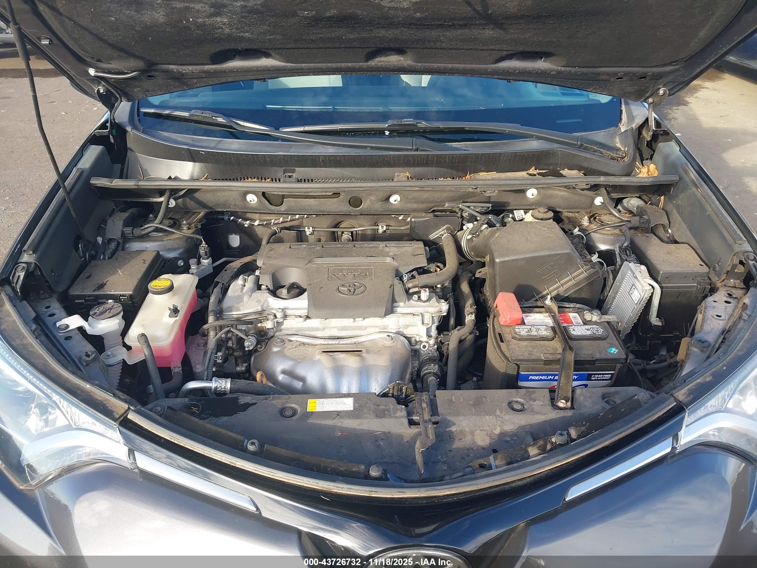 TOYOTA RAV4 image 10