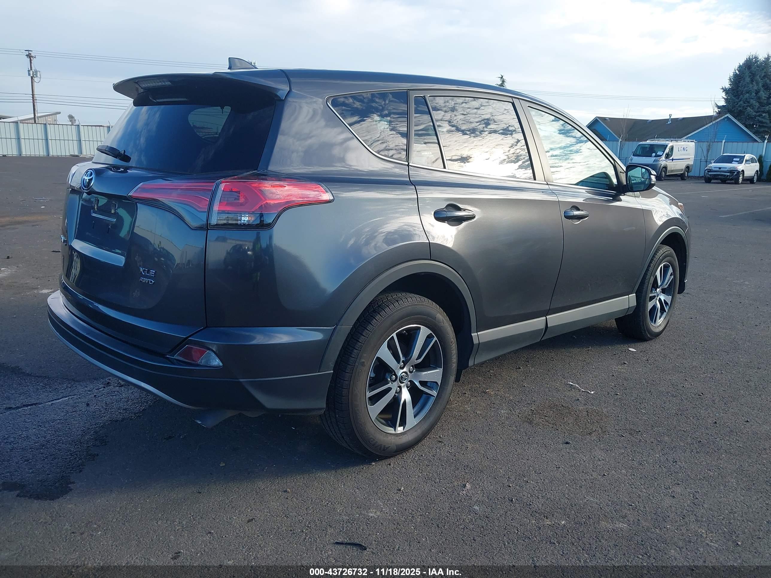 TOYOTA RAV4 image 4
