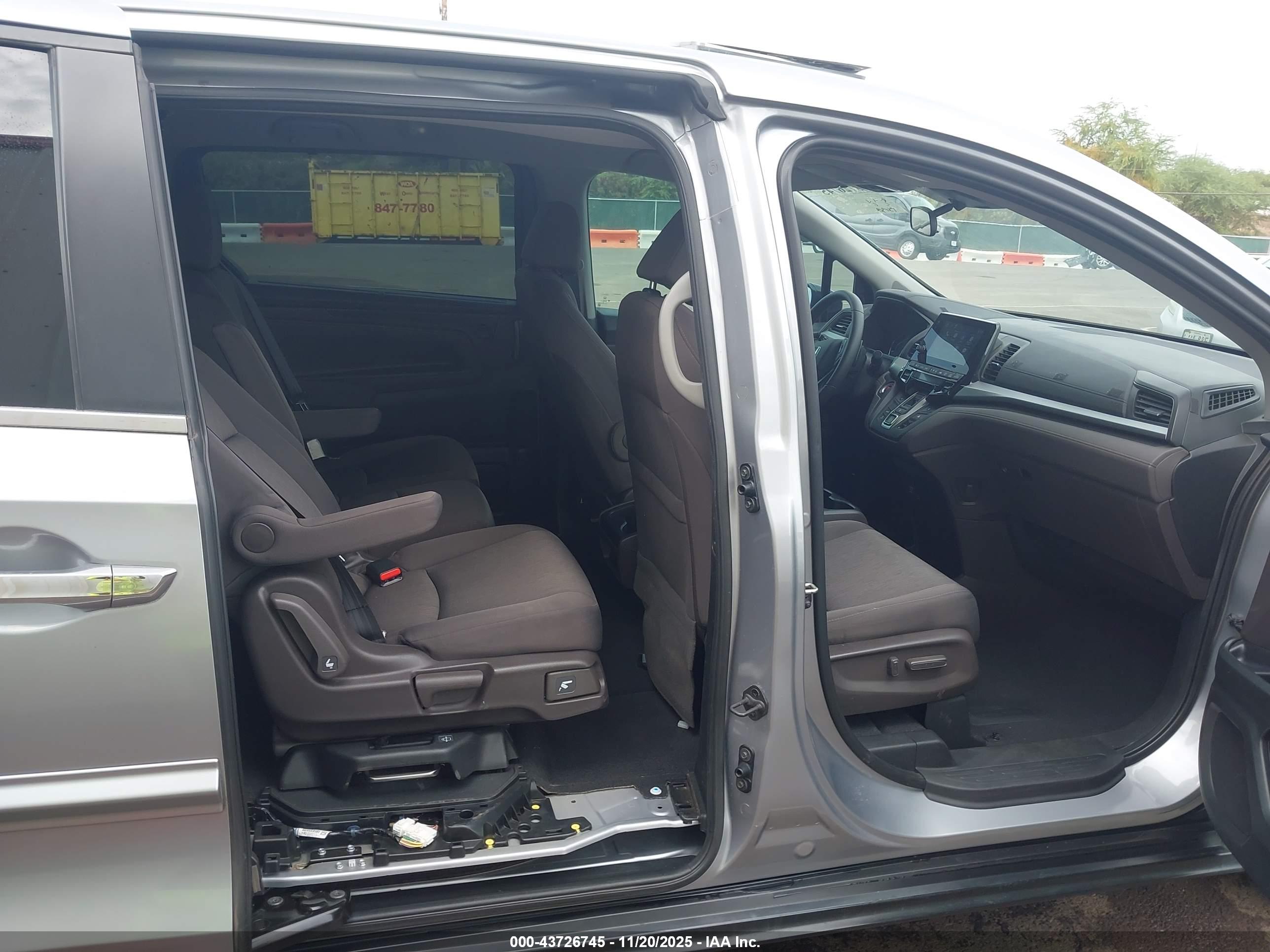 HONDA ODYSSEY image 8