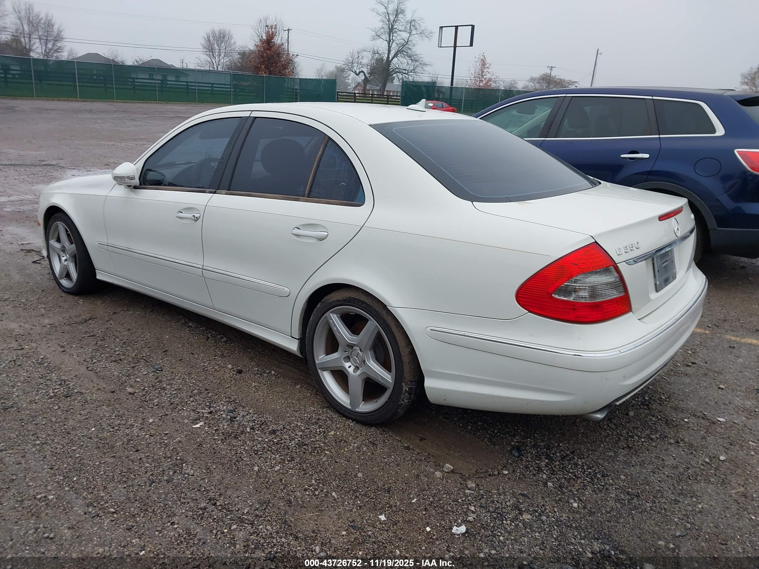 MERCEDES-BENZ E image 3