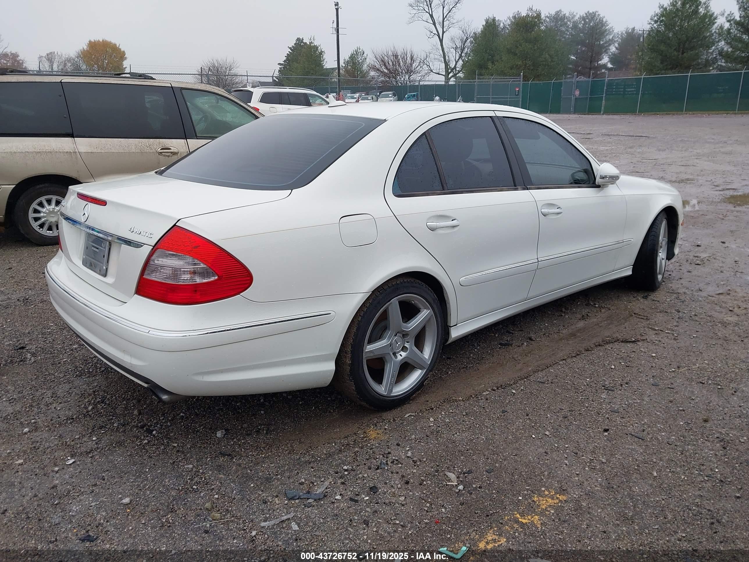 MERCEDES-BENZ E image 4