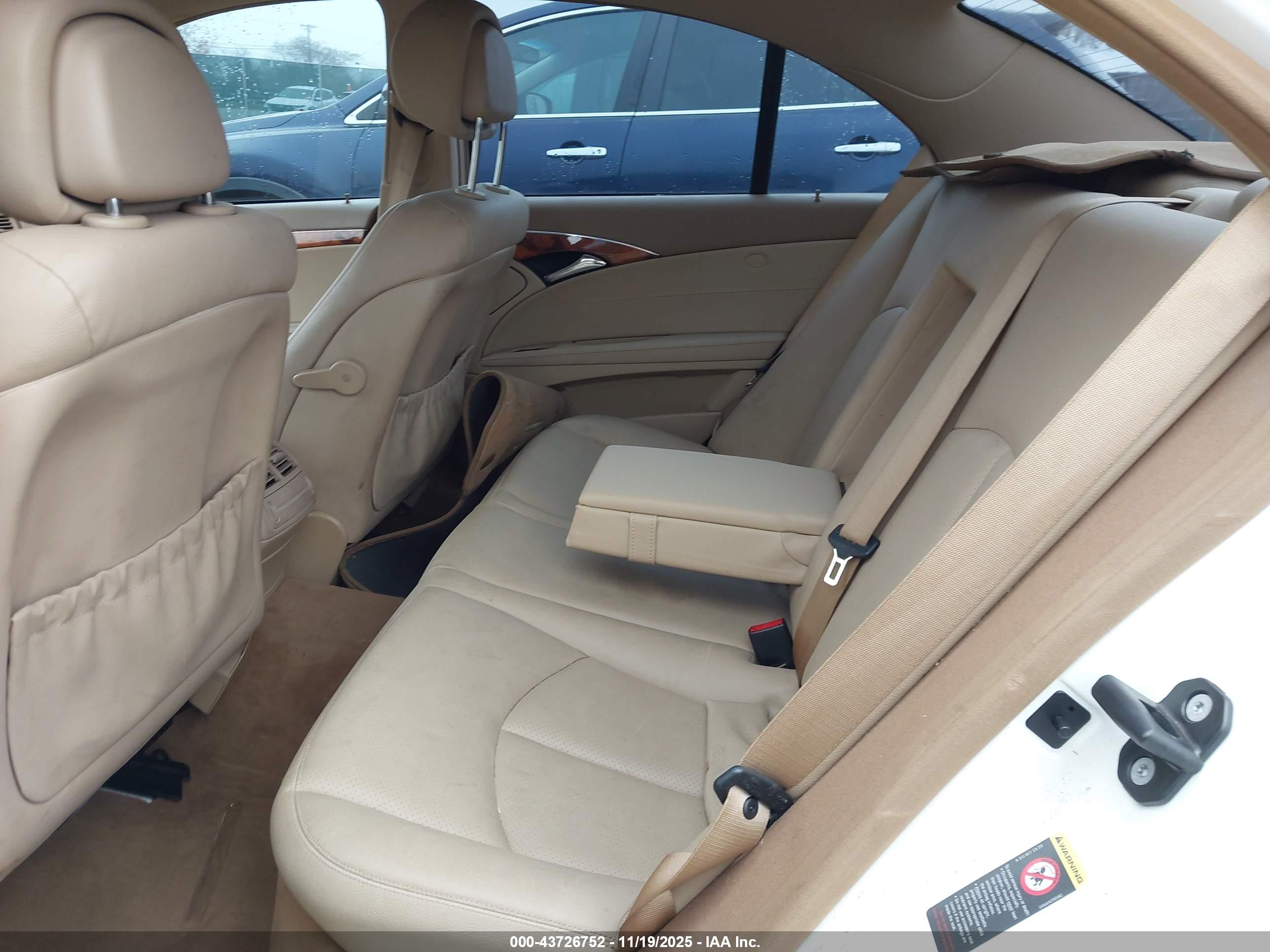 MERCEDES-BENZ E image 8