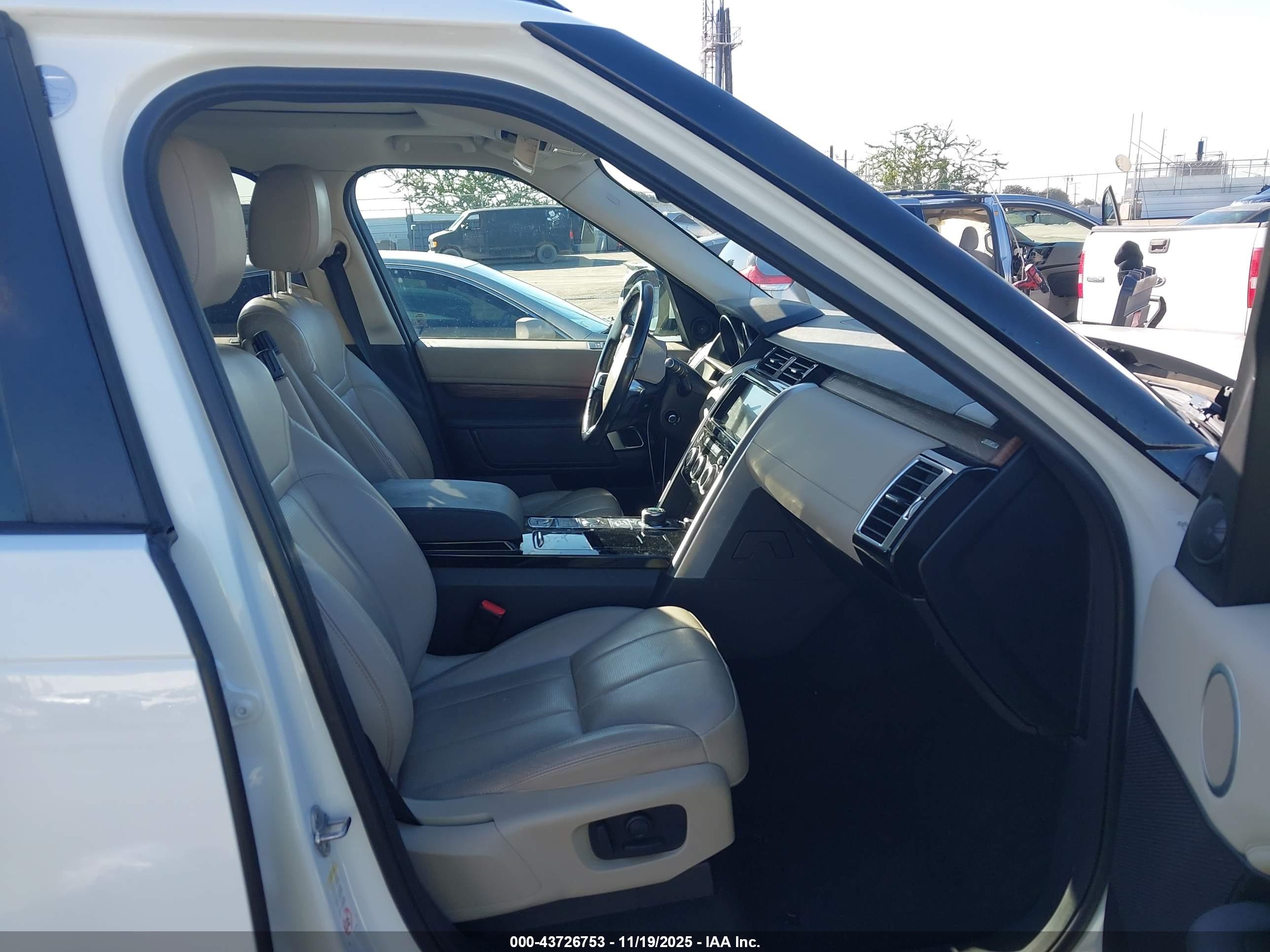 LAND ROVER image 5