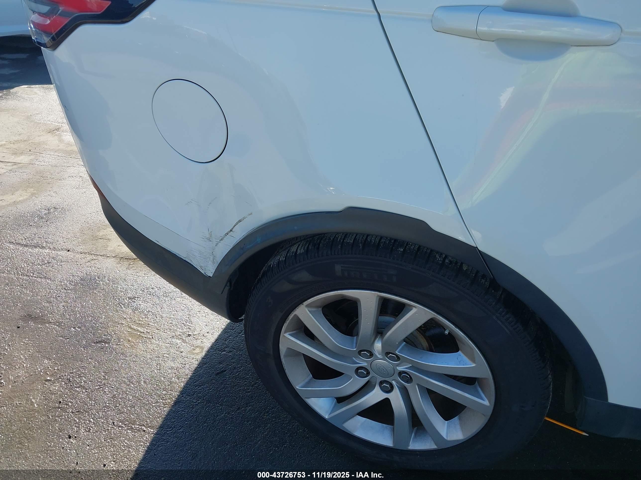 LAND ROVER image 6